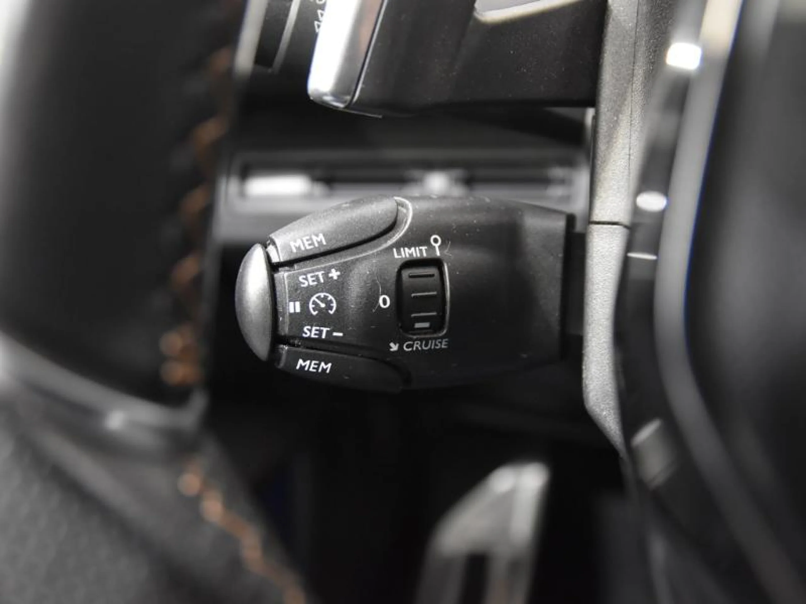 PEUGEOT 3008 1.6BLUEHDI 88KW (120CV) GT LINE AUTO S&S - Foto 19