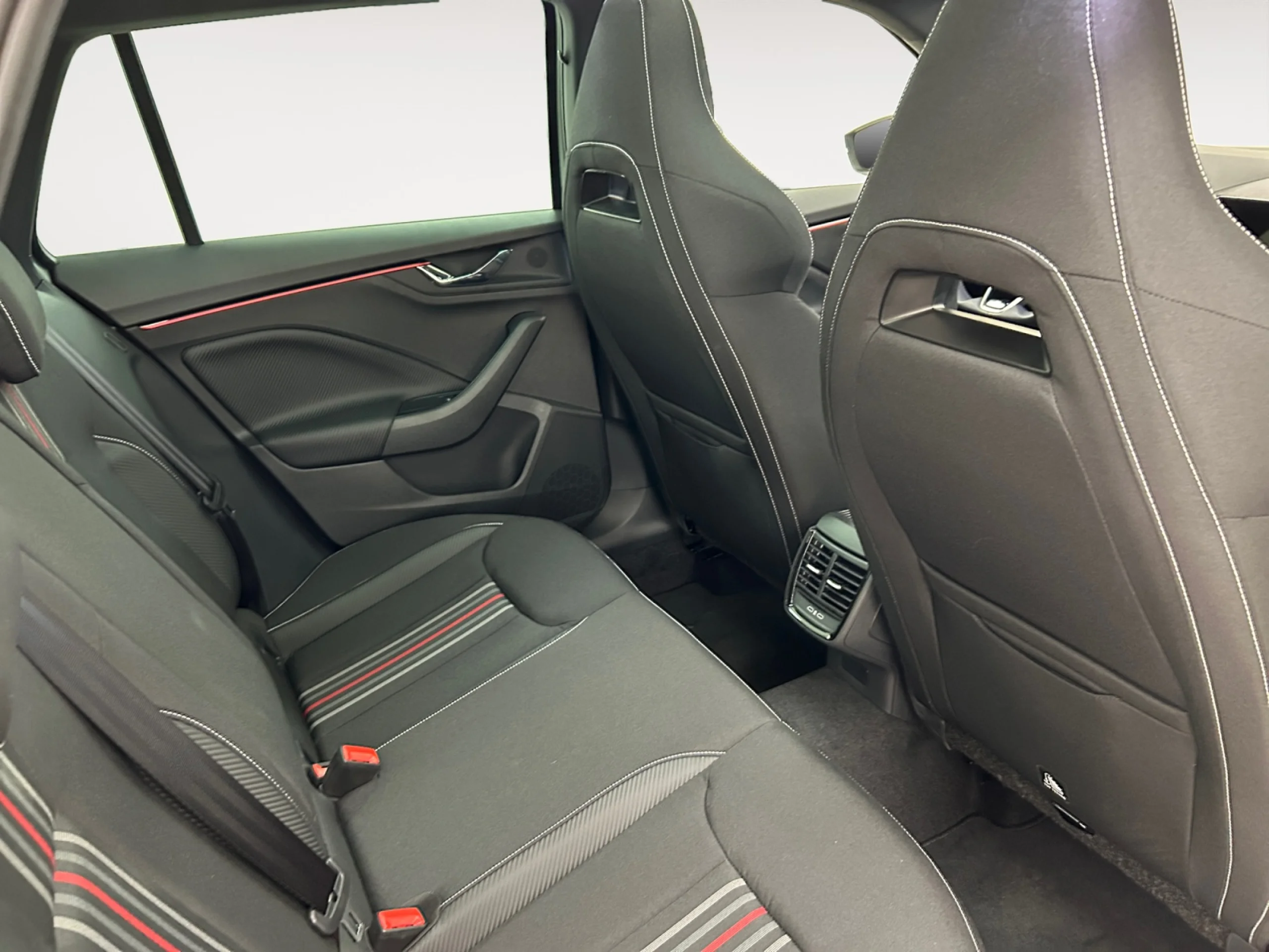 SKODA KAMIQ 1.5 TSI 110KW (150CV) MONTE CARLO - Foto 6