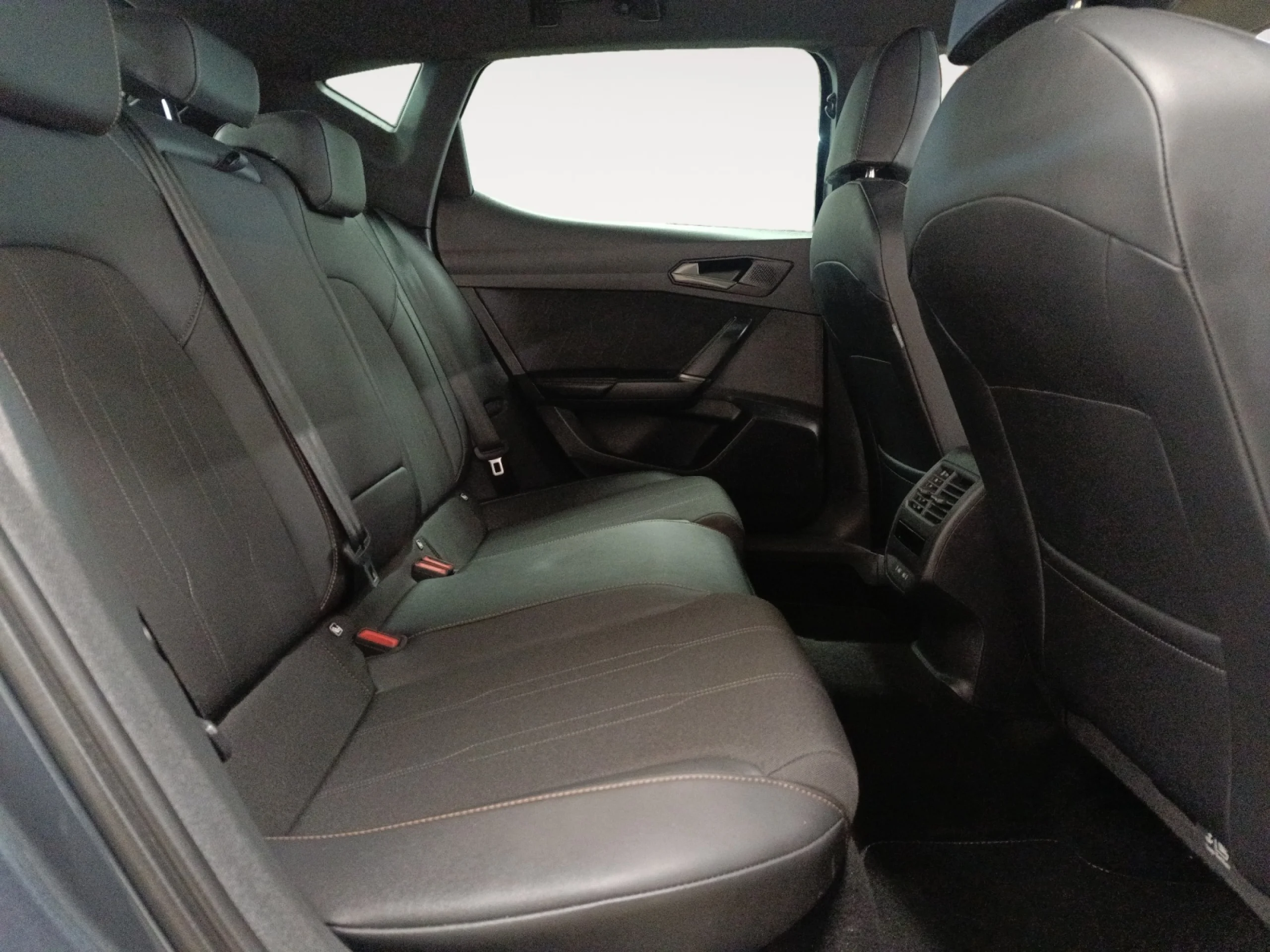 CUPRA LEON 1.5 ETSI 110KW (150CV) DSG - Foto 6