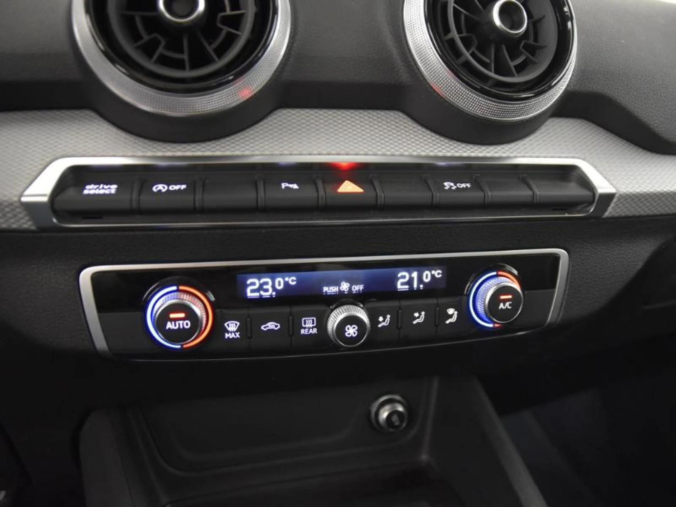 AUDI Q2 ADRENALIN BLACK EDI 30 TFSI 85KW (116CV) - Foto 12