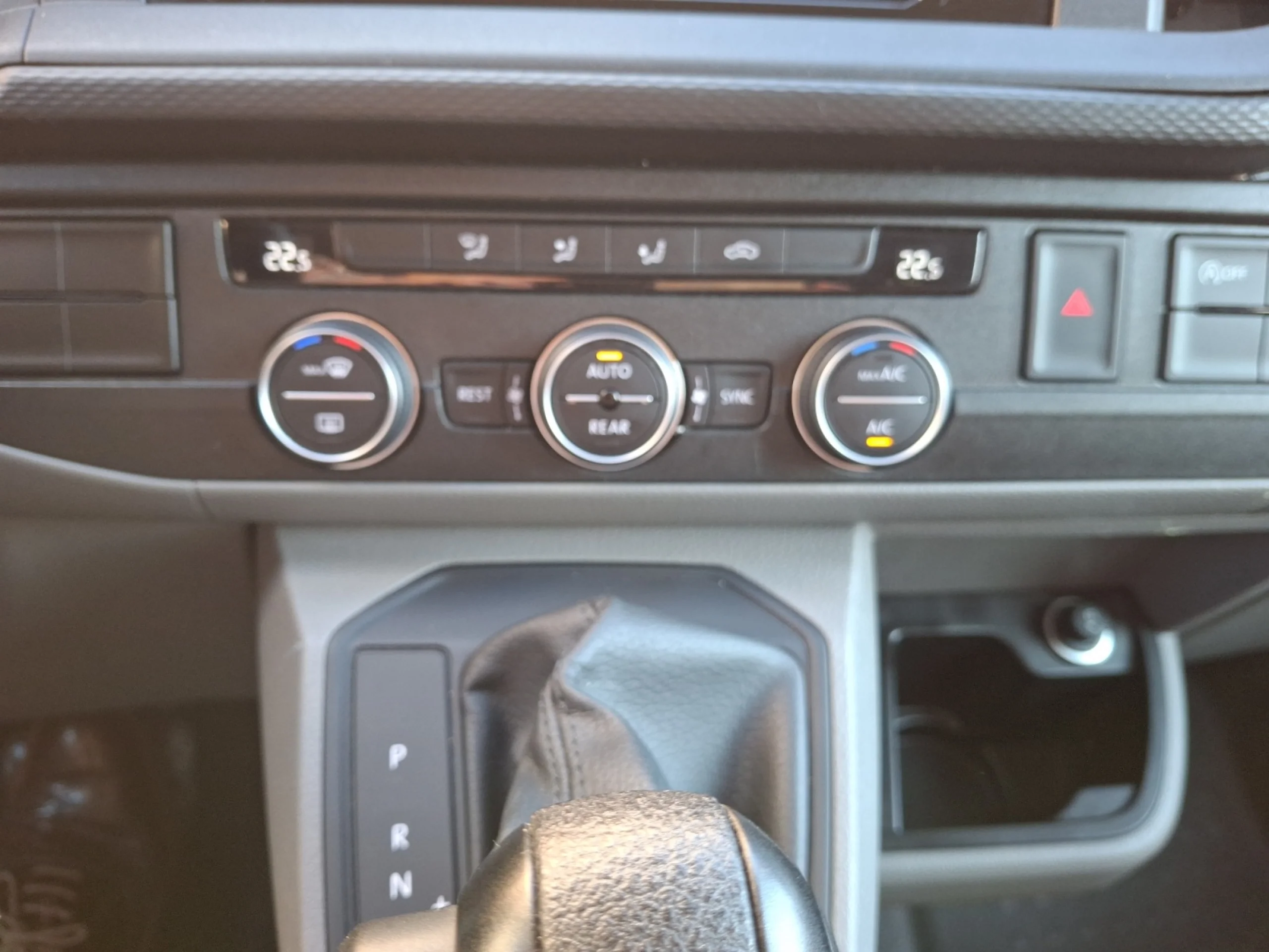 VOLKSWAGEN CARAVELLE PREMIUM CORTA 2.0 TDI 110KW BMT DSG - Foto 16