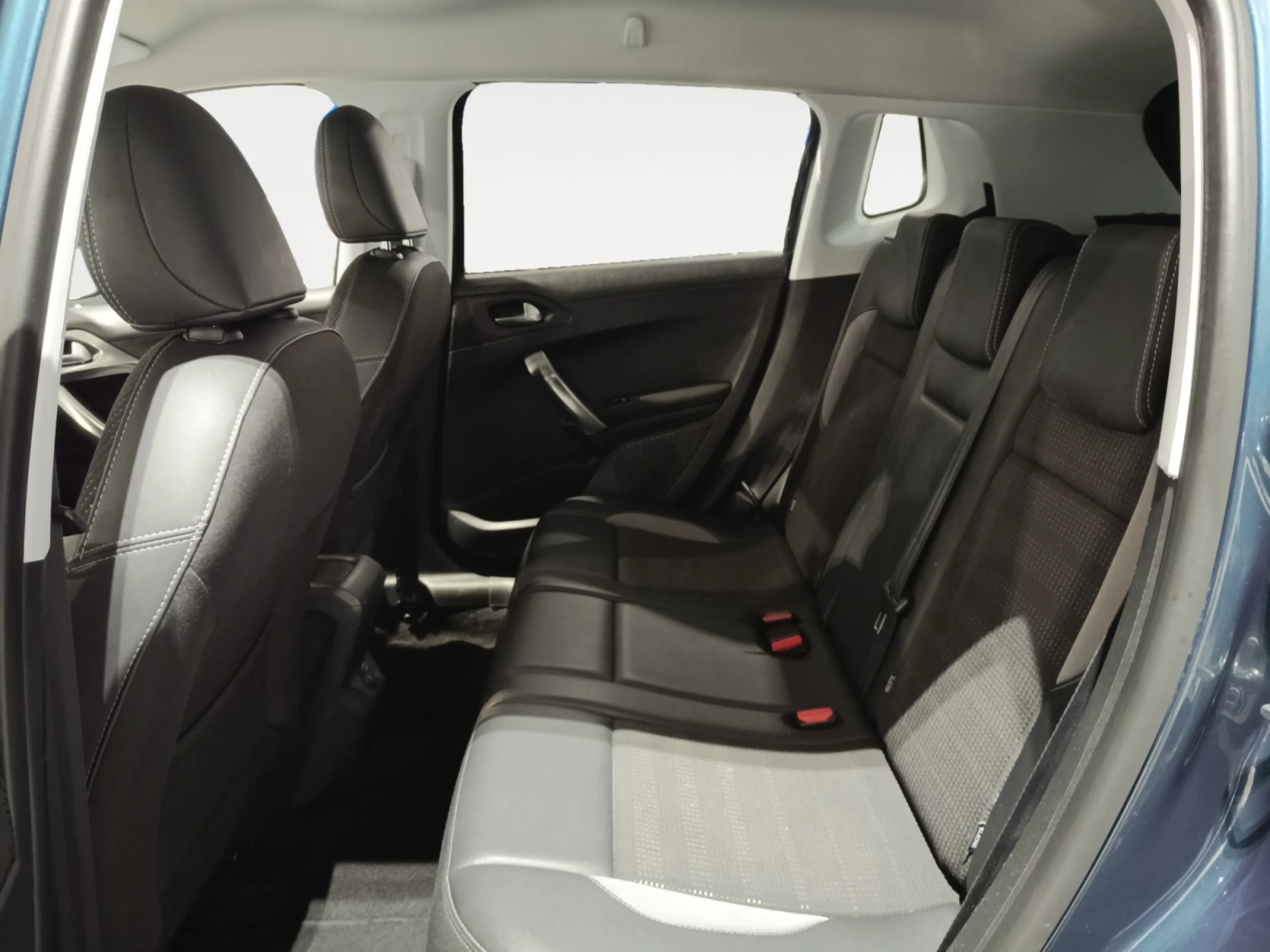 PEUGEOT 2008 ALLURE 1.6 BLUEHDI 88KW (120CV) S - Foto 6