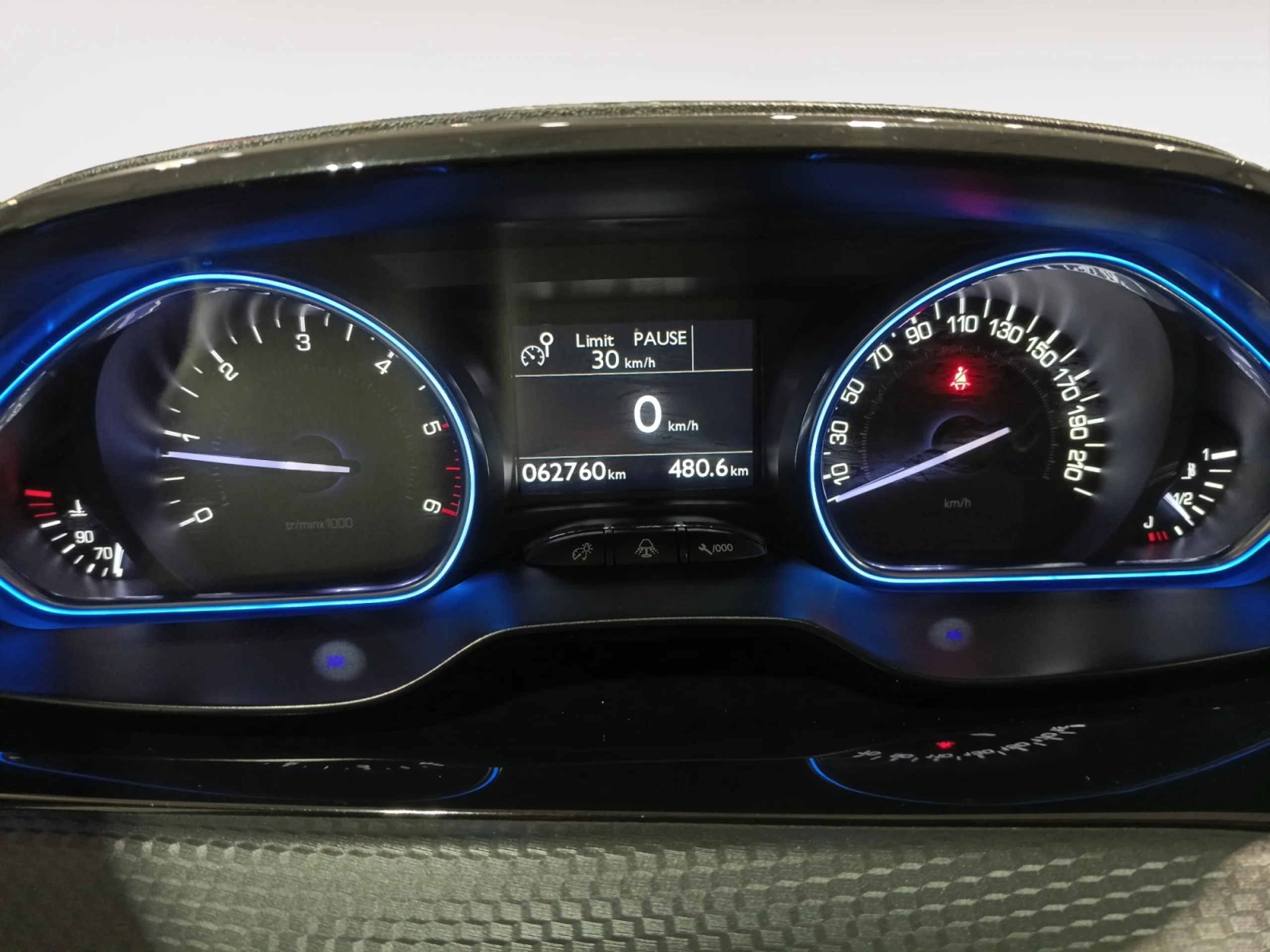 PEUGEOT 2008 ALLURE 1.6 BLUEHDI 88KW (120CV) S - Foto 10