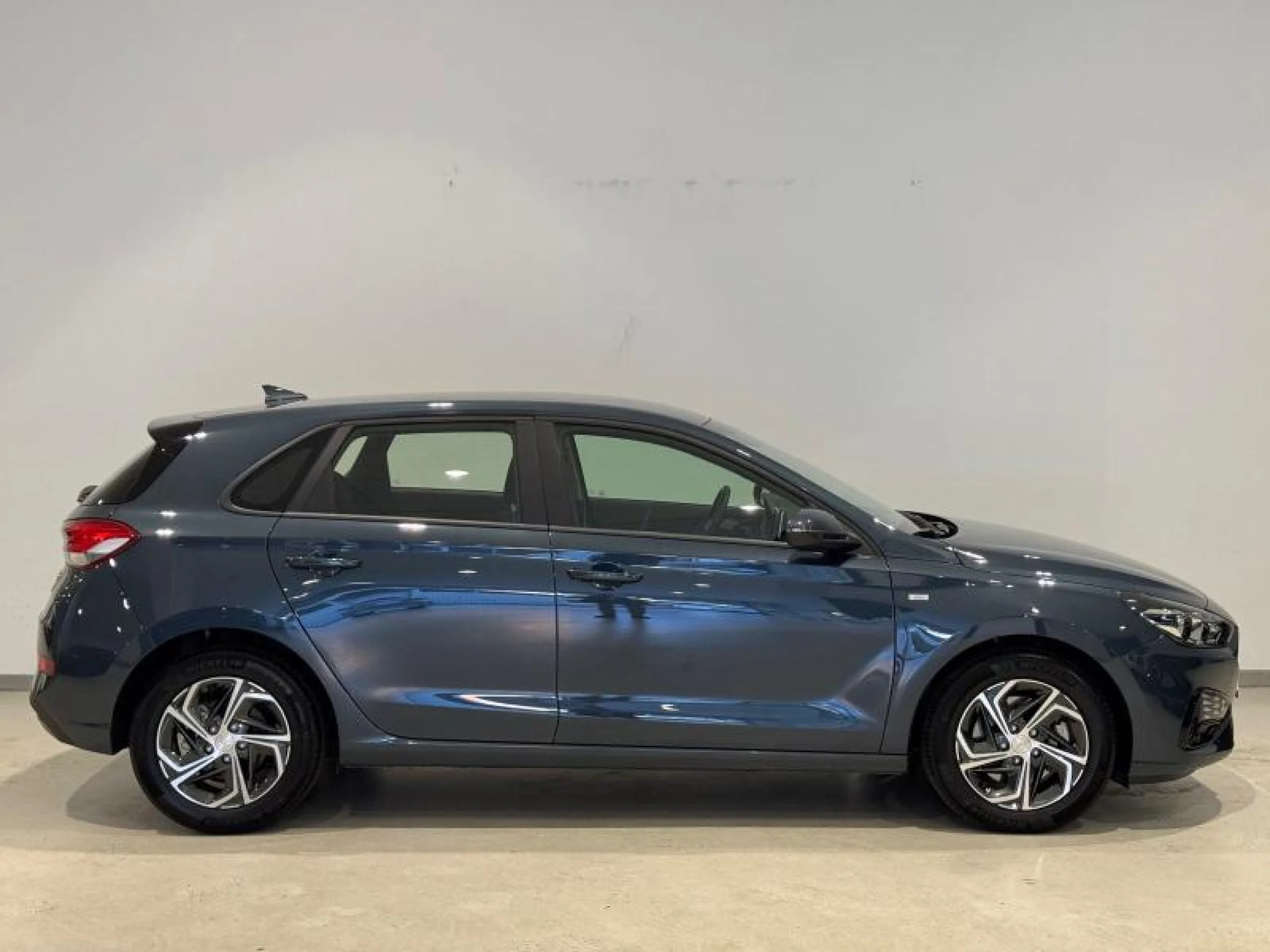 HYUNDAI I30 1.0 TGDI 48V KLASS - Foto 3