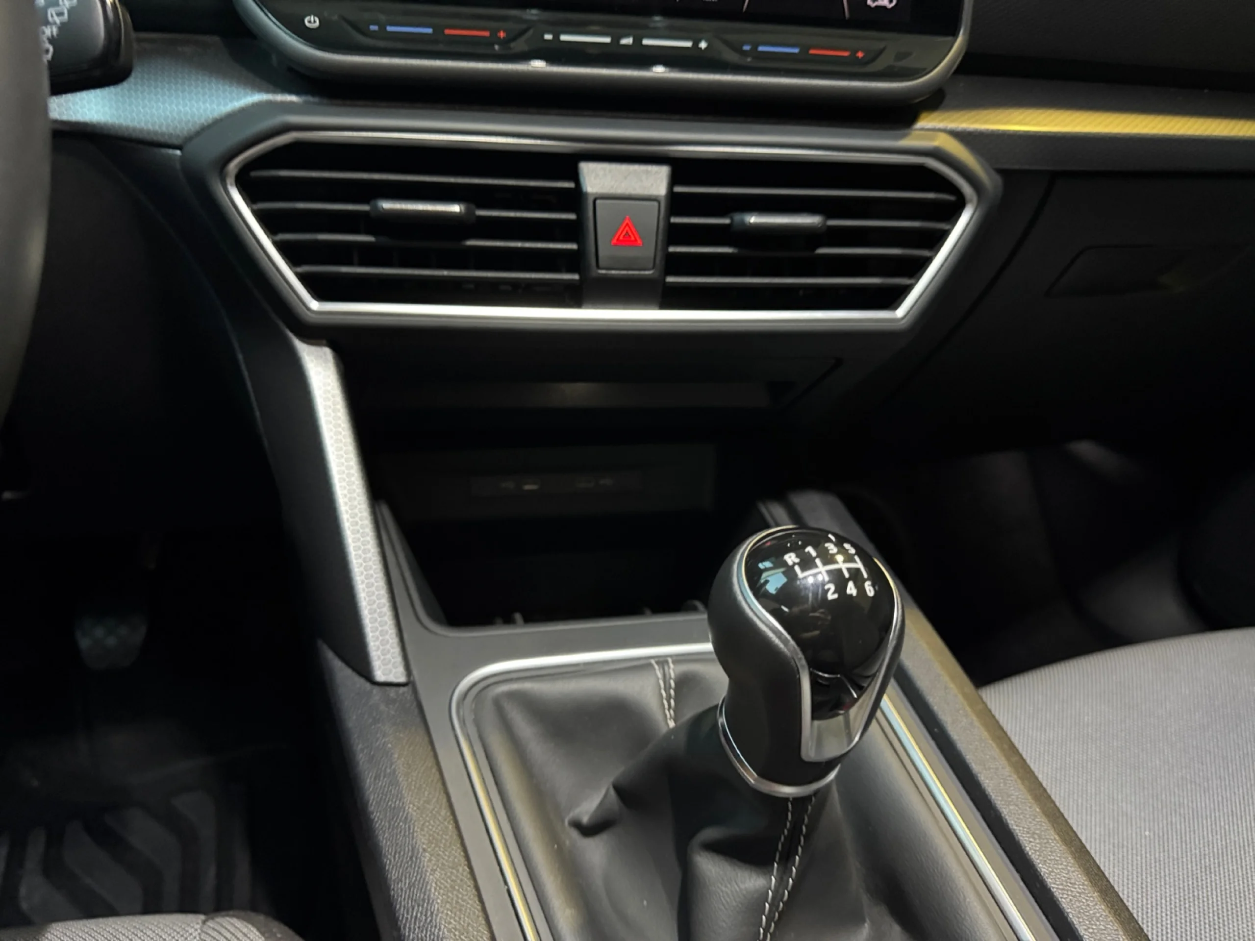 SEAT LEON SP 1.5 TSI 85KW STYLE 25 ANIVERSARIO - Foto 3