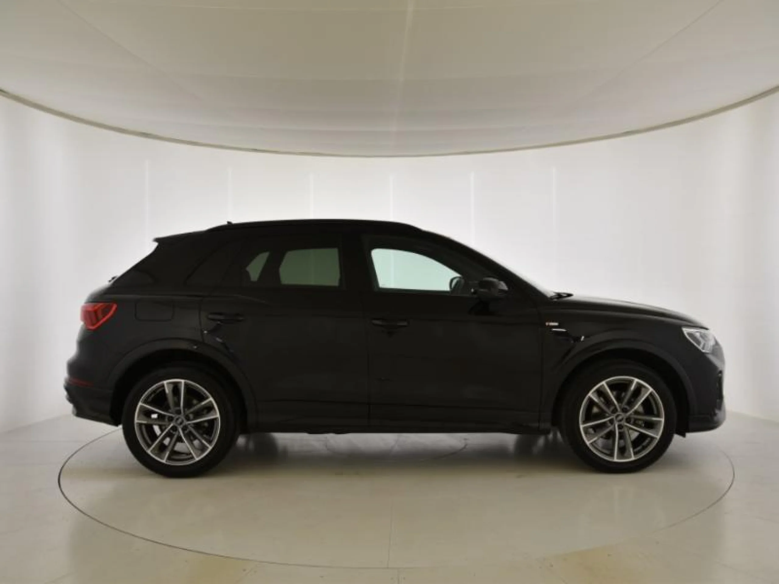 AUDI Q3 BLACK LINE 35 TDI 110KW (150CV) S TRONIC - Foto 3