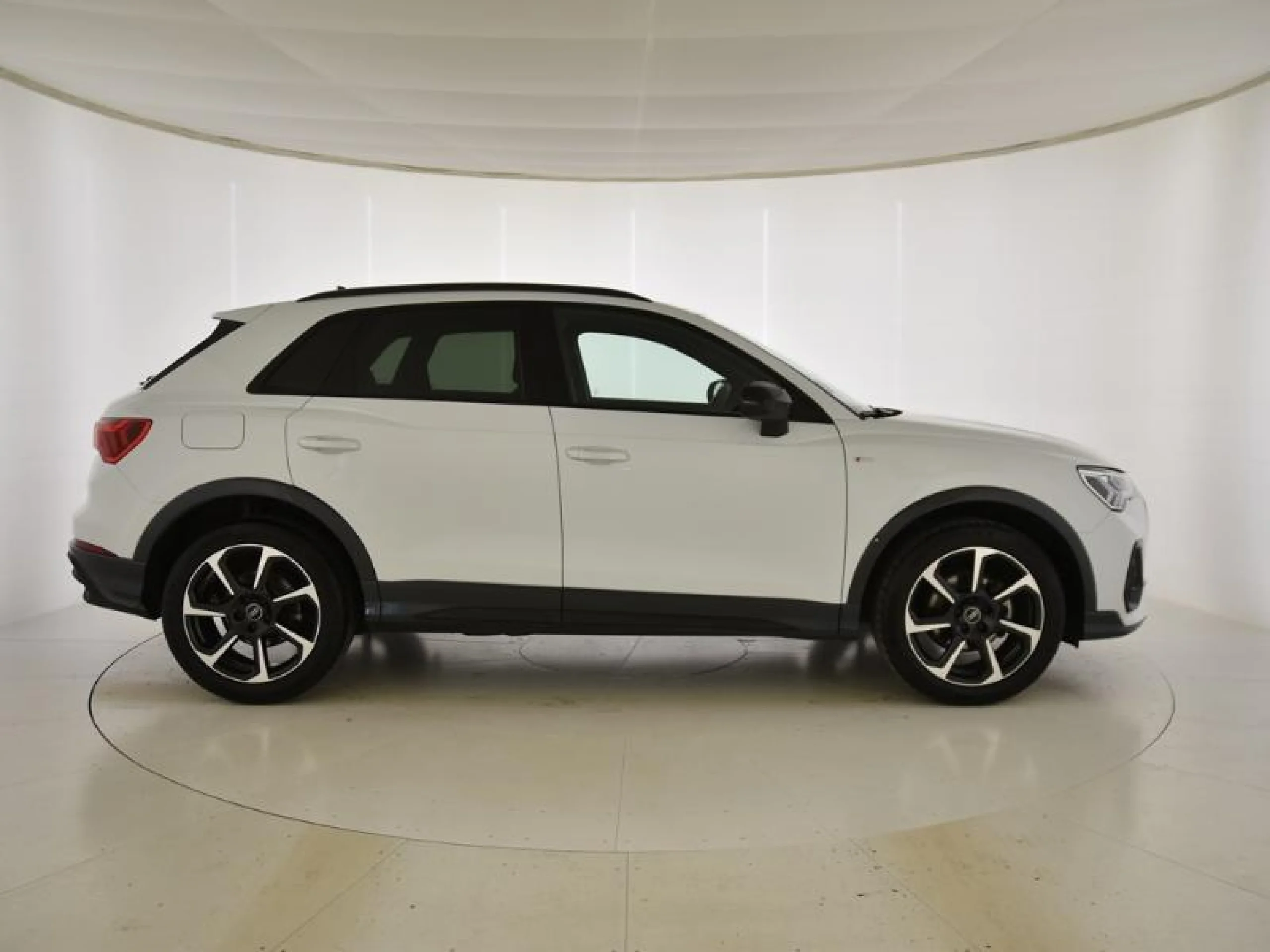 AUDI Q3 BLACK LINE 35 TFSI 110KW (150CV) S TRON - Foto 3