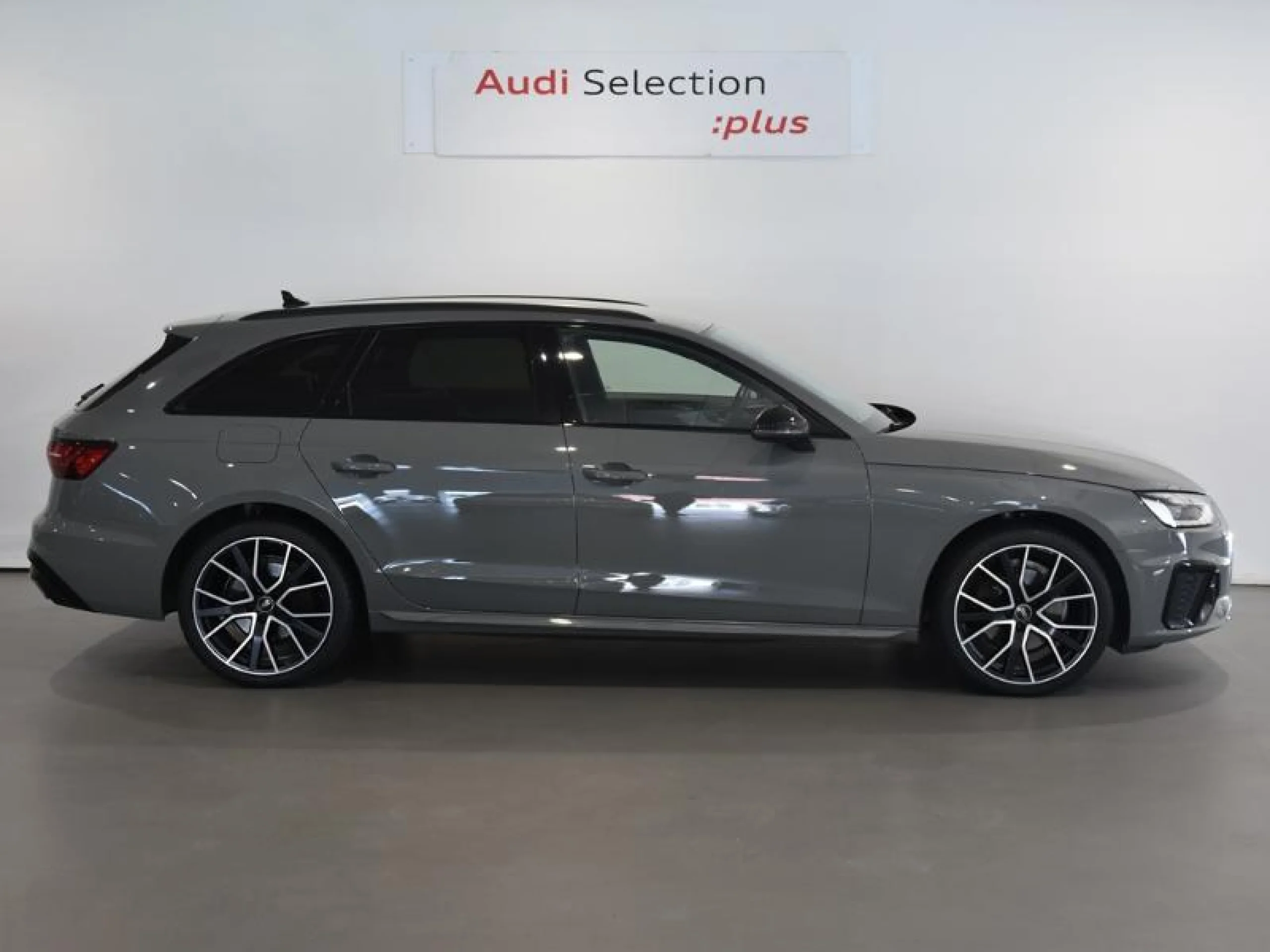 AUDI A4 AVANT BLACK LINE 35 TDI 120KW S TRONIC - Foto 3
