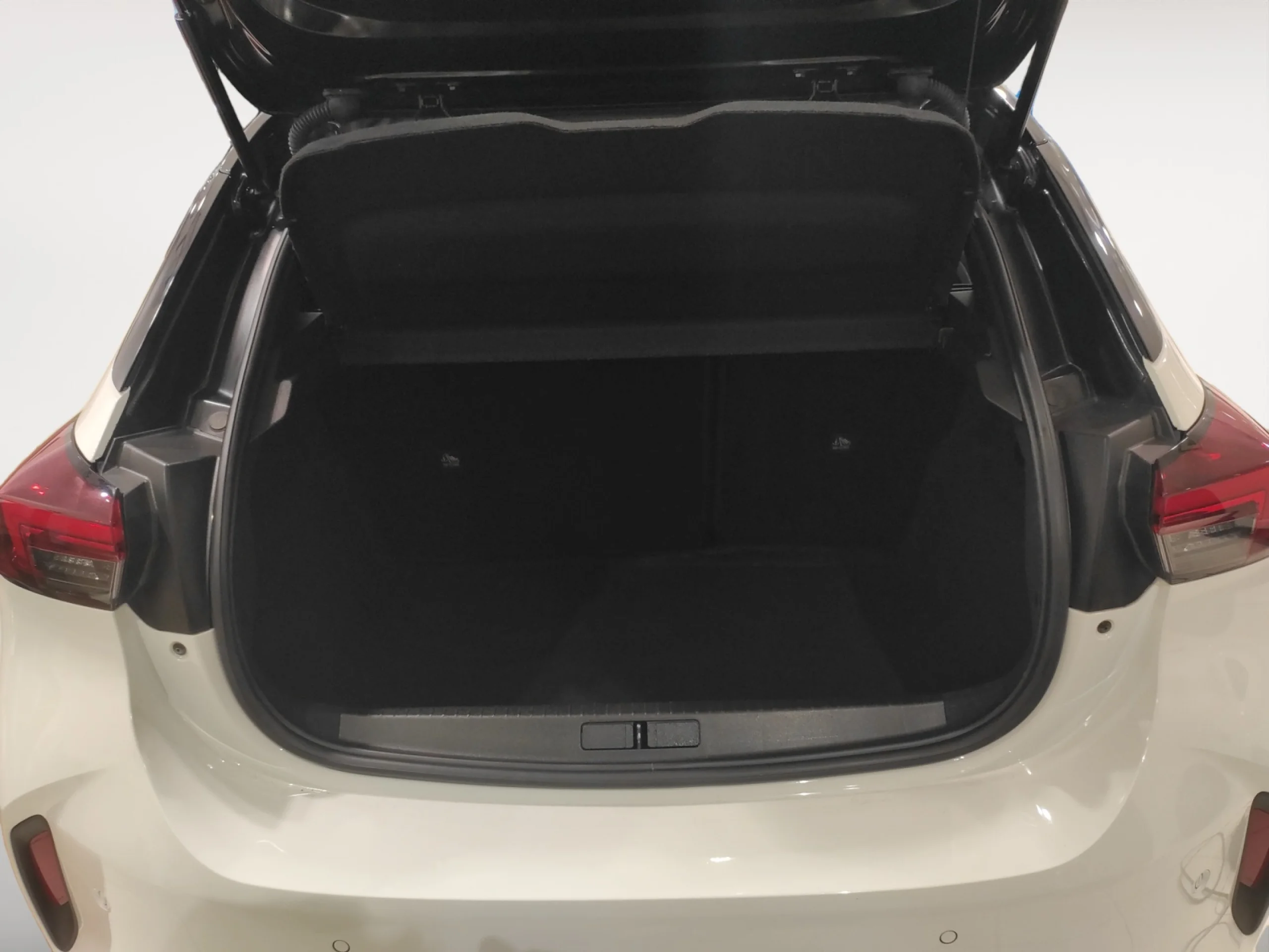 OPEL CORSA 1.2T XHT 96KW (130CV) GS LINE AUTO - Foto 8