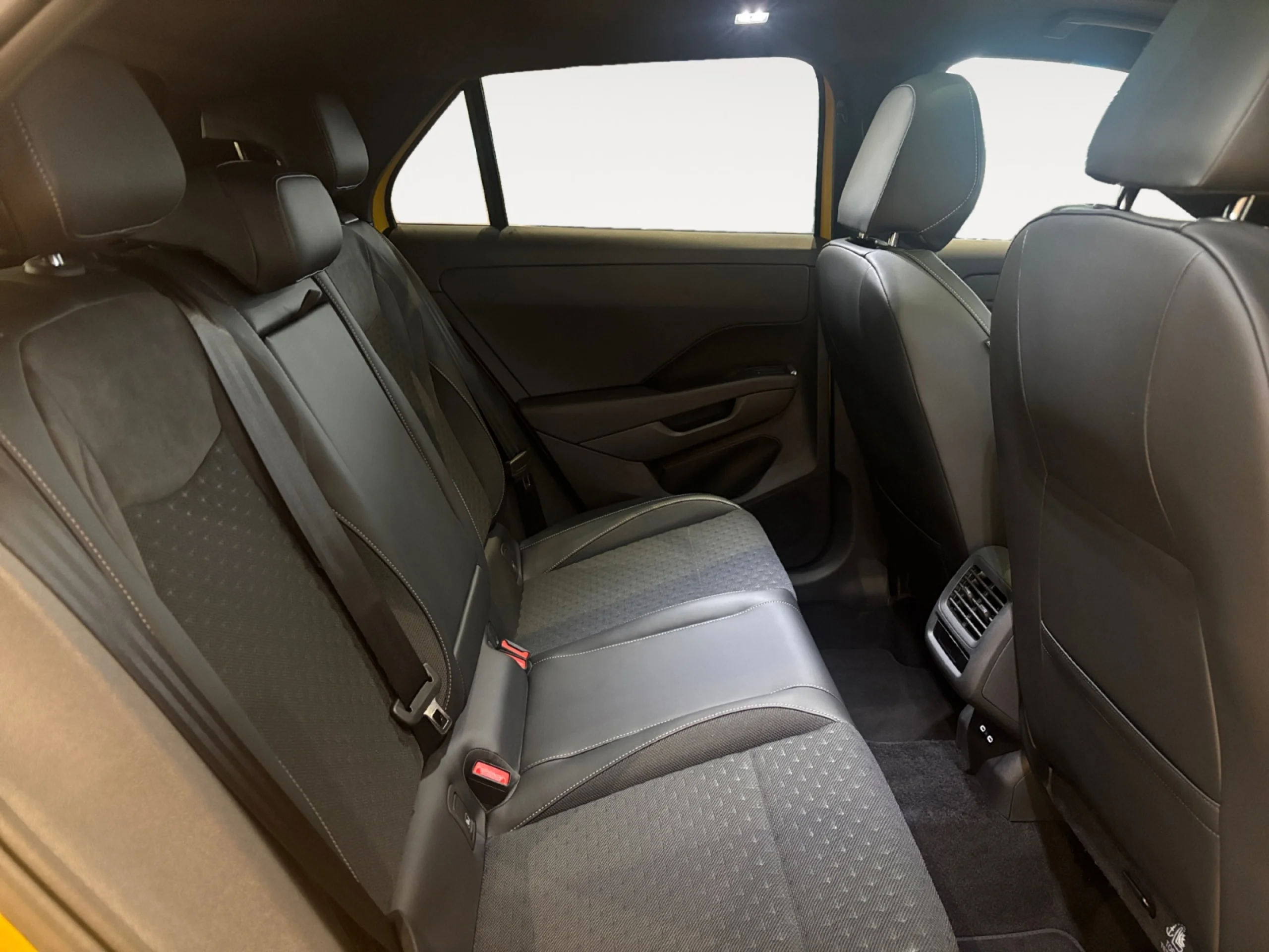 VOLKSWAGEN T ROC T ROC R LINE 1.5 ETSI 110 KW (150 CV)  AUTOMÁTICO DSG 7 VEL. - Foto 6