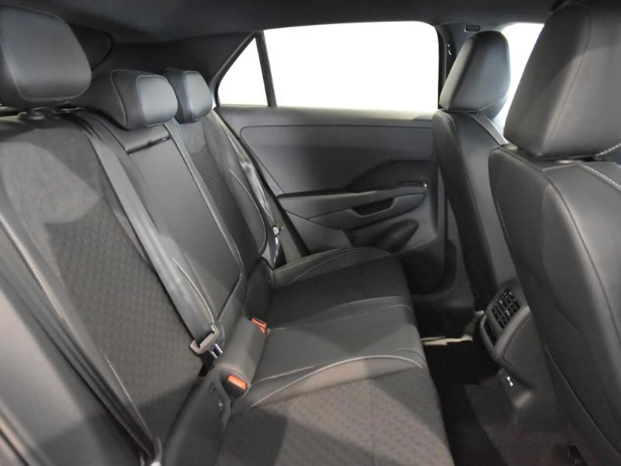 VOLKSWAGEN T ROC T ROC R LINE  1.5 ETSI 110 KW (150 CV)  AUTOMÁTICO DSG 7 VEL. - Foto 6