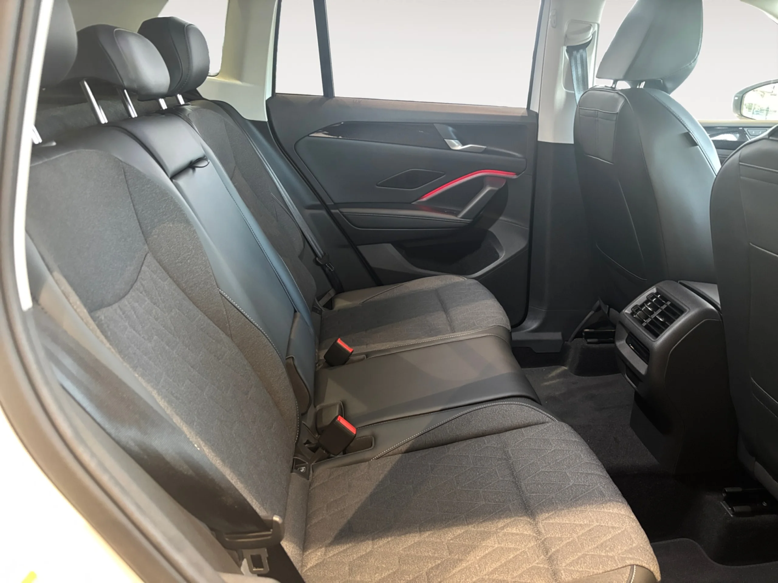 VOLKSWAGEN TIGUAN TIGUAN M S 1.5 TSI EHYBRID 110 KW (150 CV) / 85 KW (115 CV)  AUTOM TICO DSG 6 VEL. - Foto 6