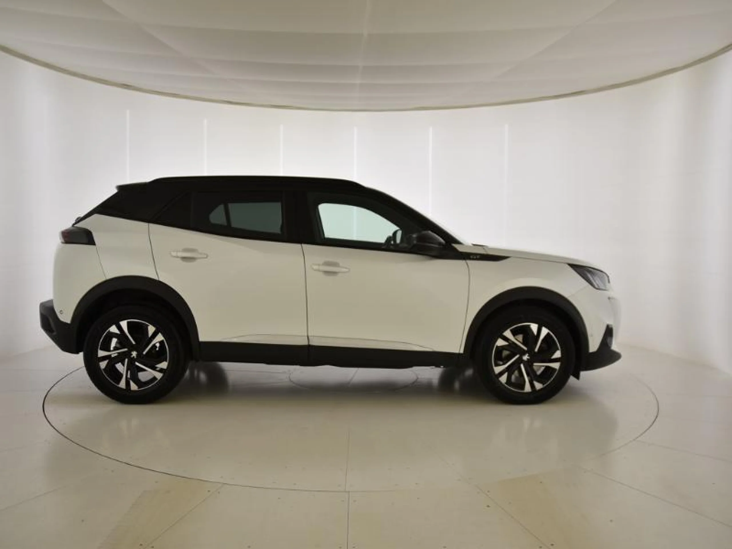 PEUGEOT 2008 GT BLUEHDI 130 S&S EAT8 - Foto 3
