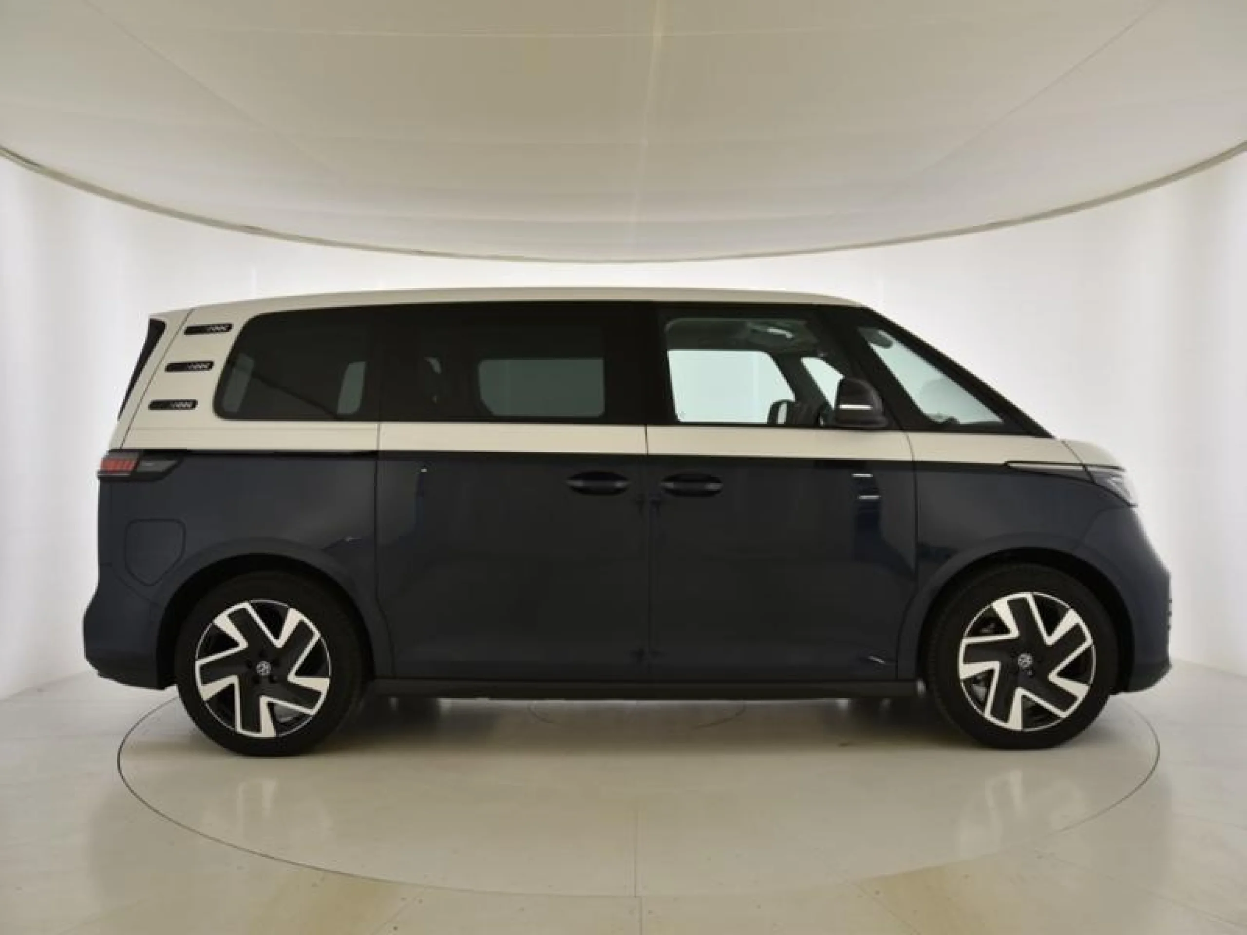 VW COMERCIALES ID. BUZZ ID. BUZZ  PRO 5 ASIENTOS BATALLA CORTA  150 KW (204 CV) 77 KWH AUT 1 VEL. - Foto 3