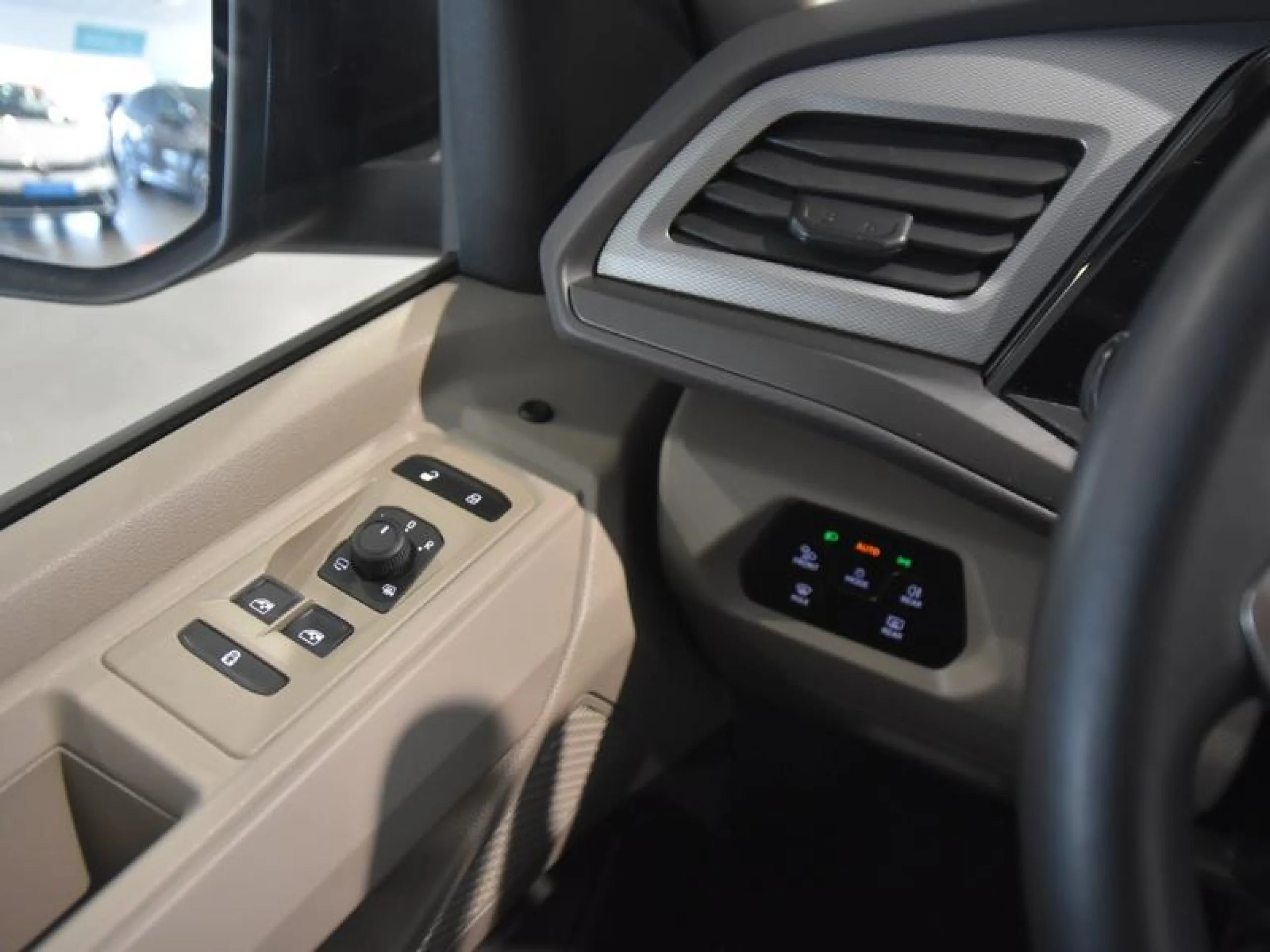 VOLKSWAGEN Multivan 2.0 TDI 110KW (150CV) DSG B.CORTA - Foto 19