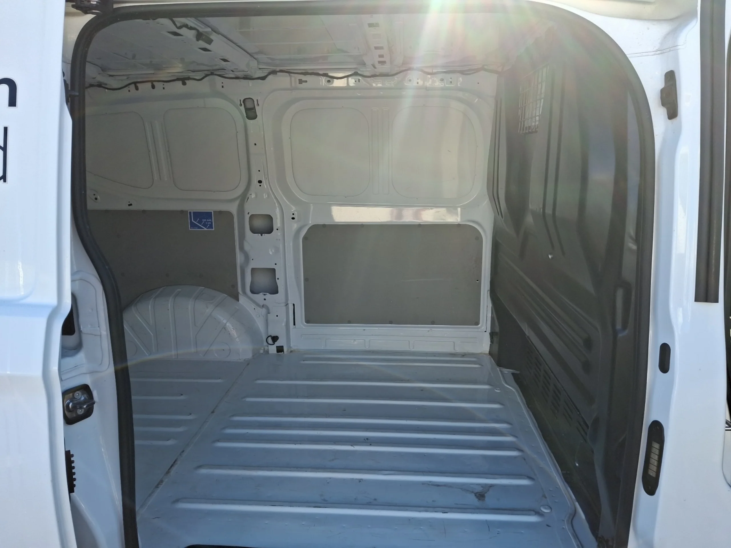 VW COMERCIALES Transporter TRANSPORTER   FURG N  BATALLA CORTA  2.0 TDI 81 KW (110 CV) 6 VEL. - Foto 6
