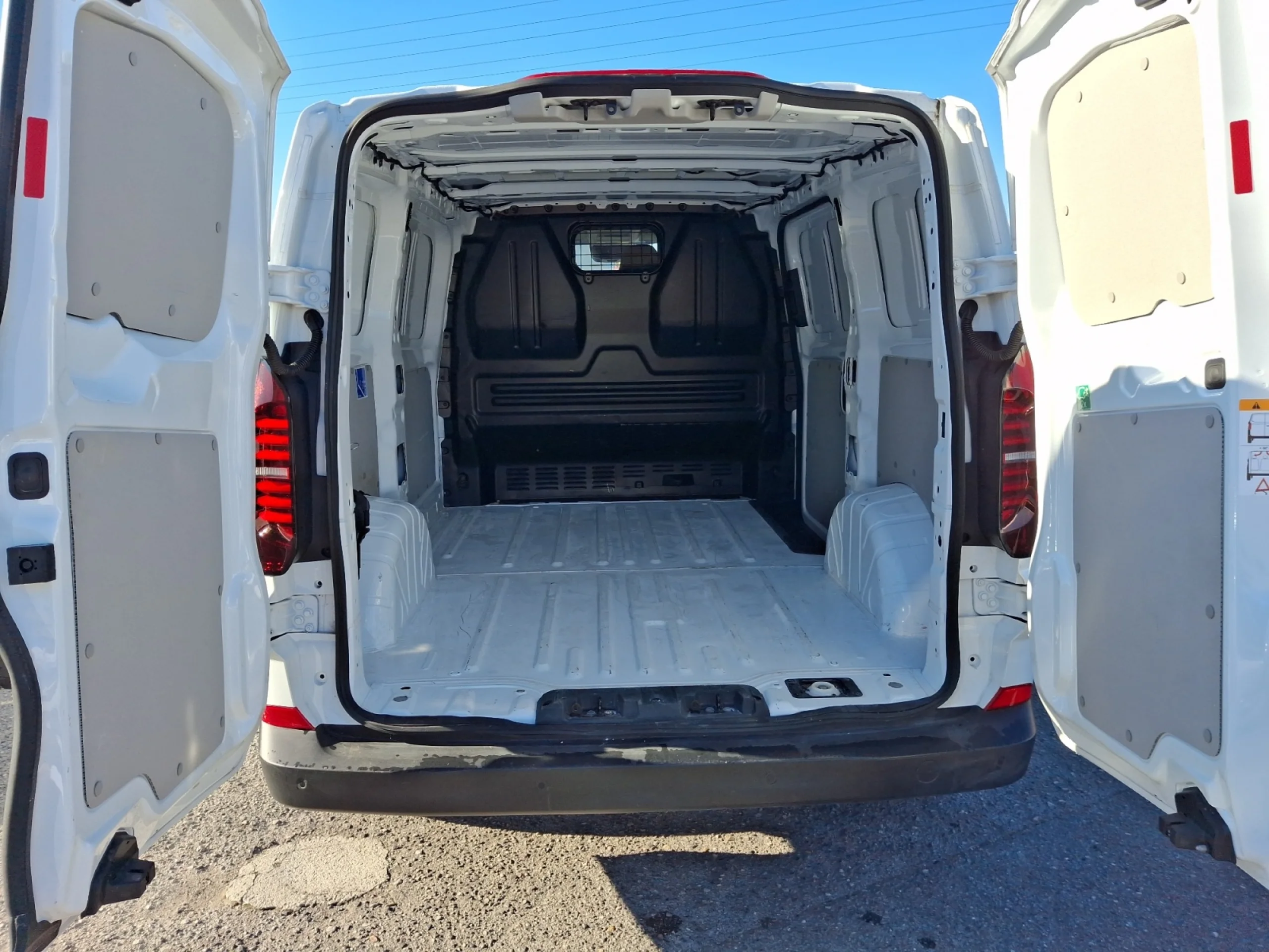 VW COMERCIALES Transporter TRANSPORTER   FURG N  BATALLA CORTA  2.0 TDI 81 KW (110 CV) 6 VEL. - Foto 7