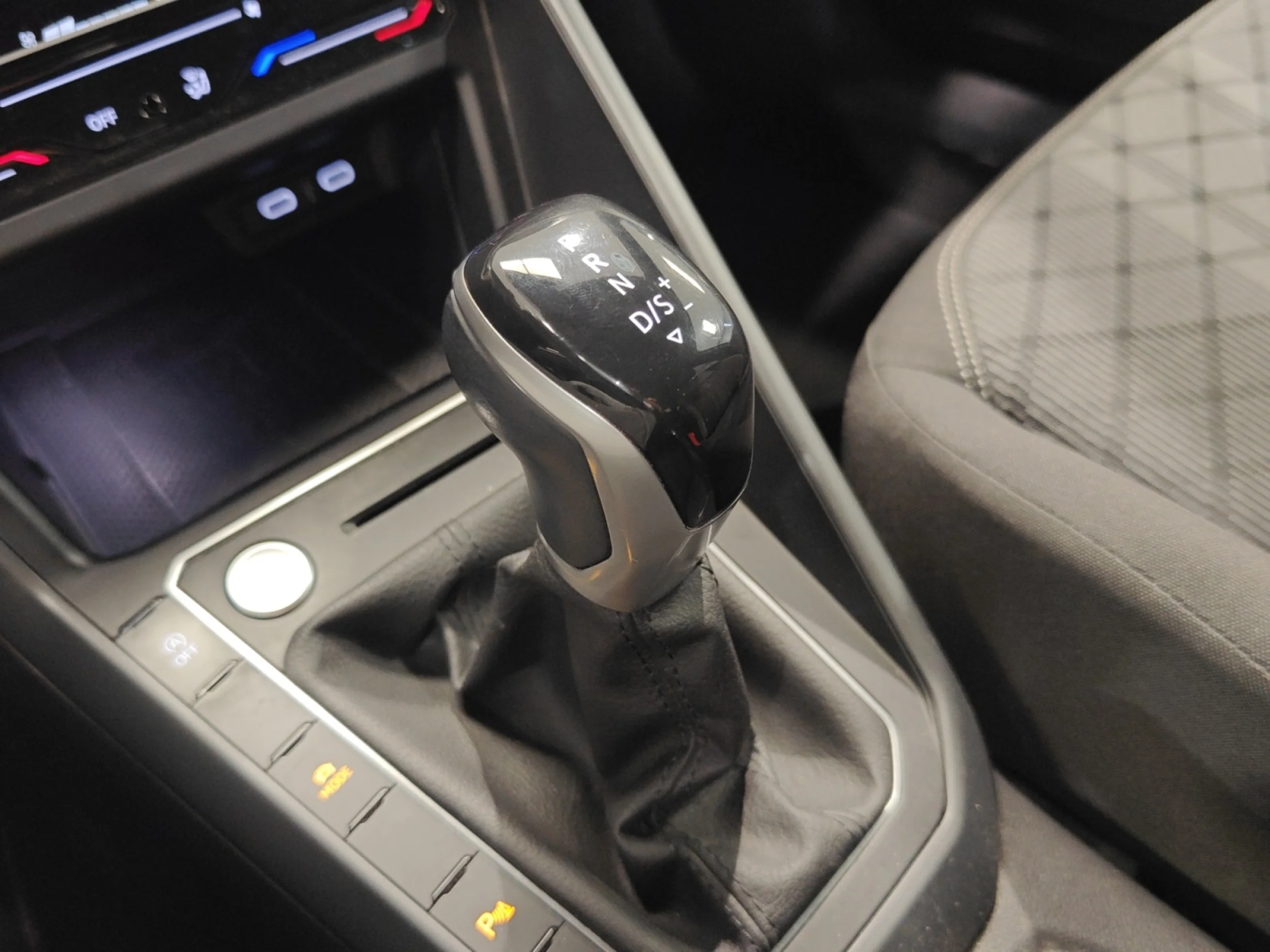 VOLKSWAGEN POLO R LINE 1.0 TSI 81KW (110CV) DSG - Foto 17