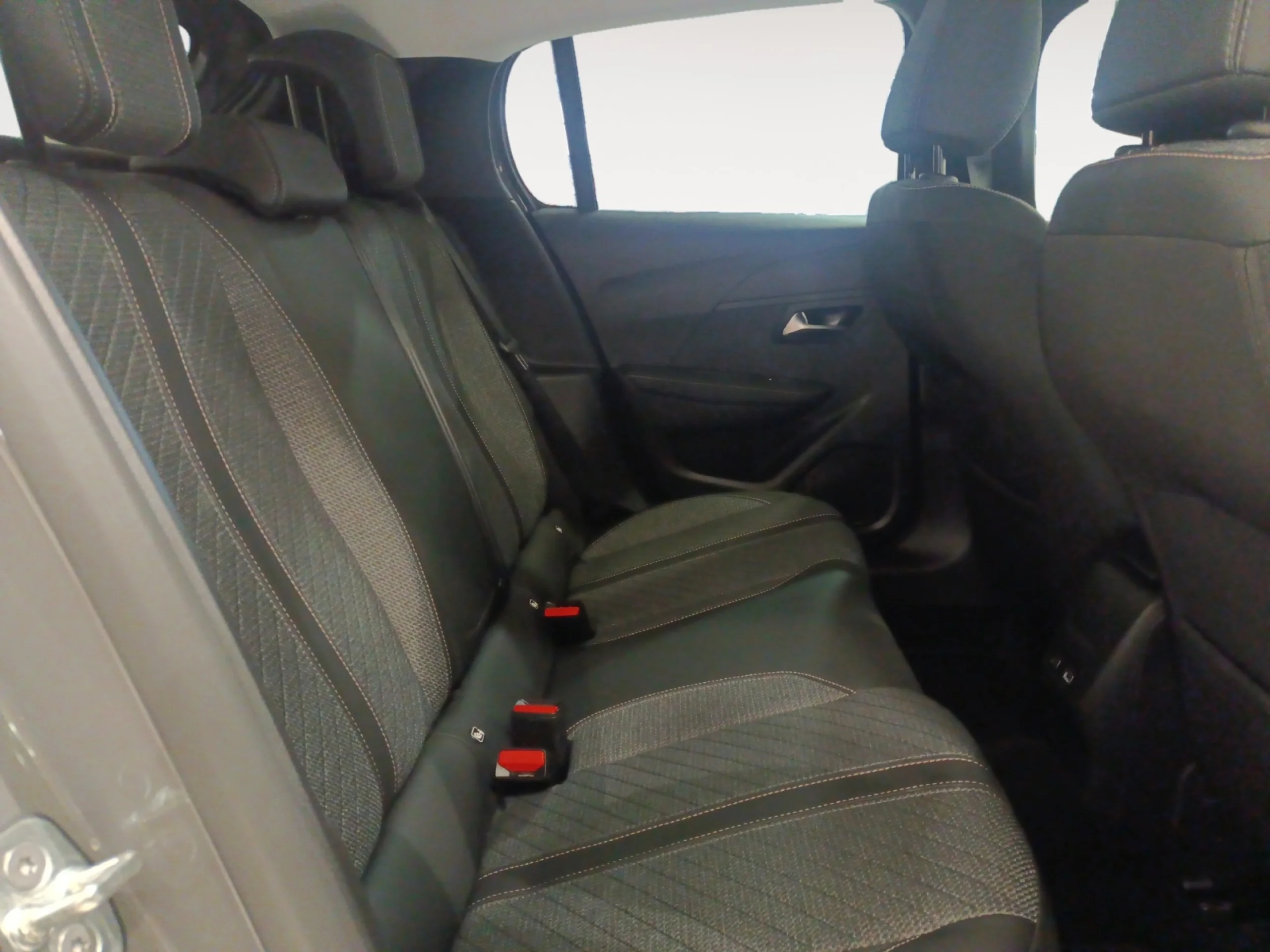PEUGEOT 208 ALLURE HYBRID 110 EDCS6 - Foto 6