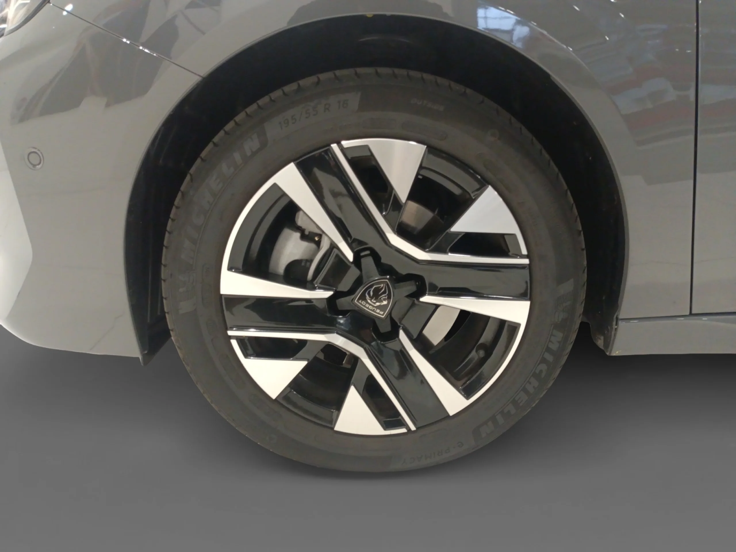 PEUGEOT 208 ALLURE HYBRID 110 EDCS6 - Foto 9