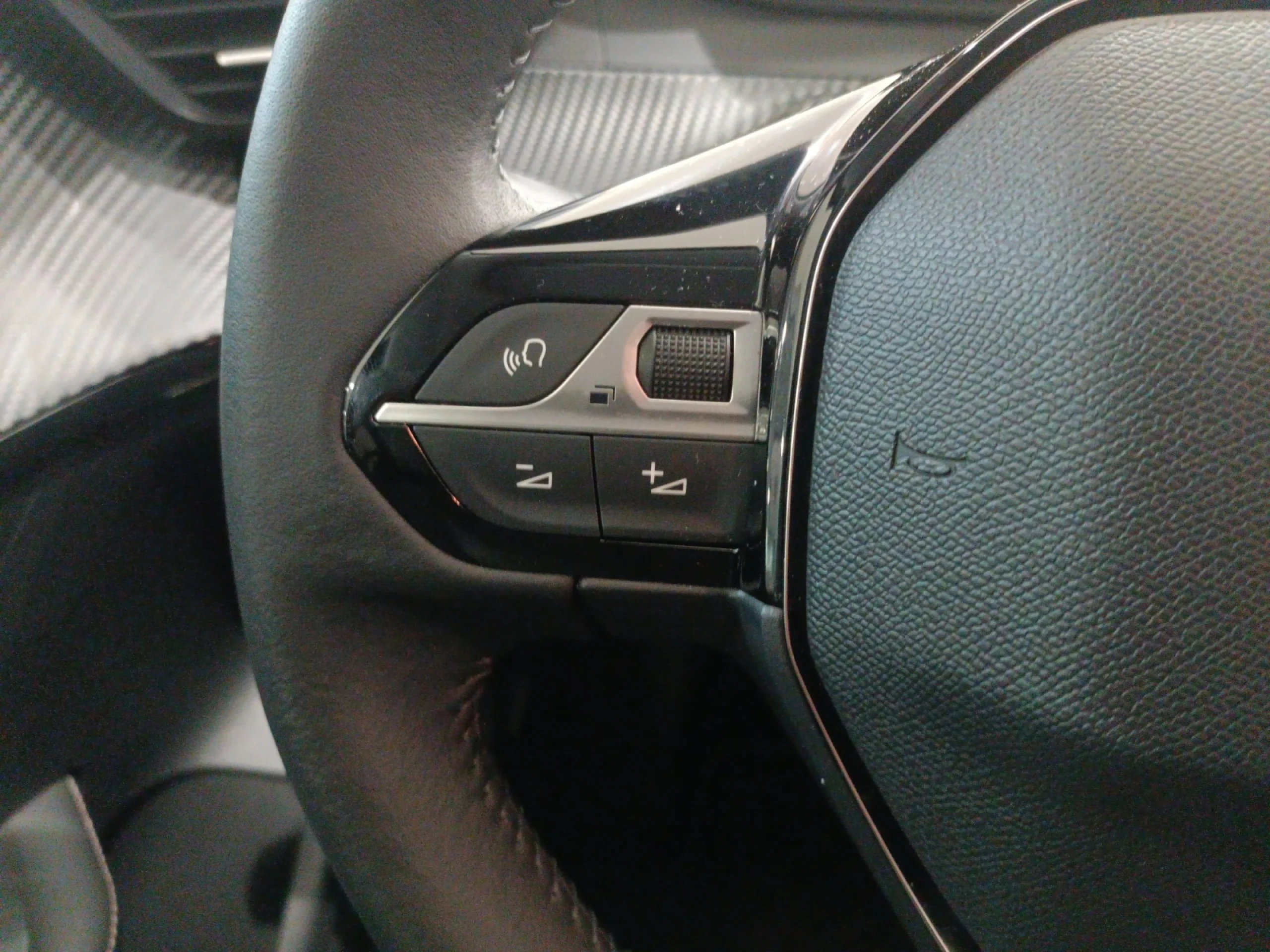 PEUGEOT 208 ALLURE HYBRID 110 EDCS6 - Foto 11