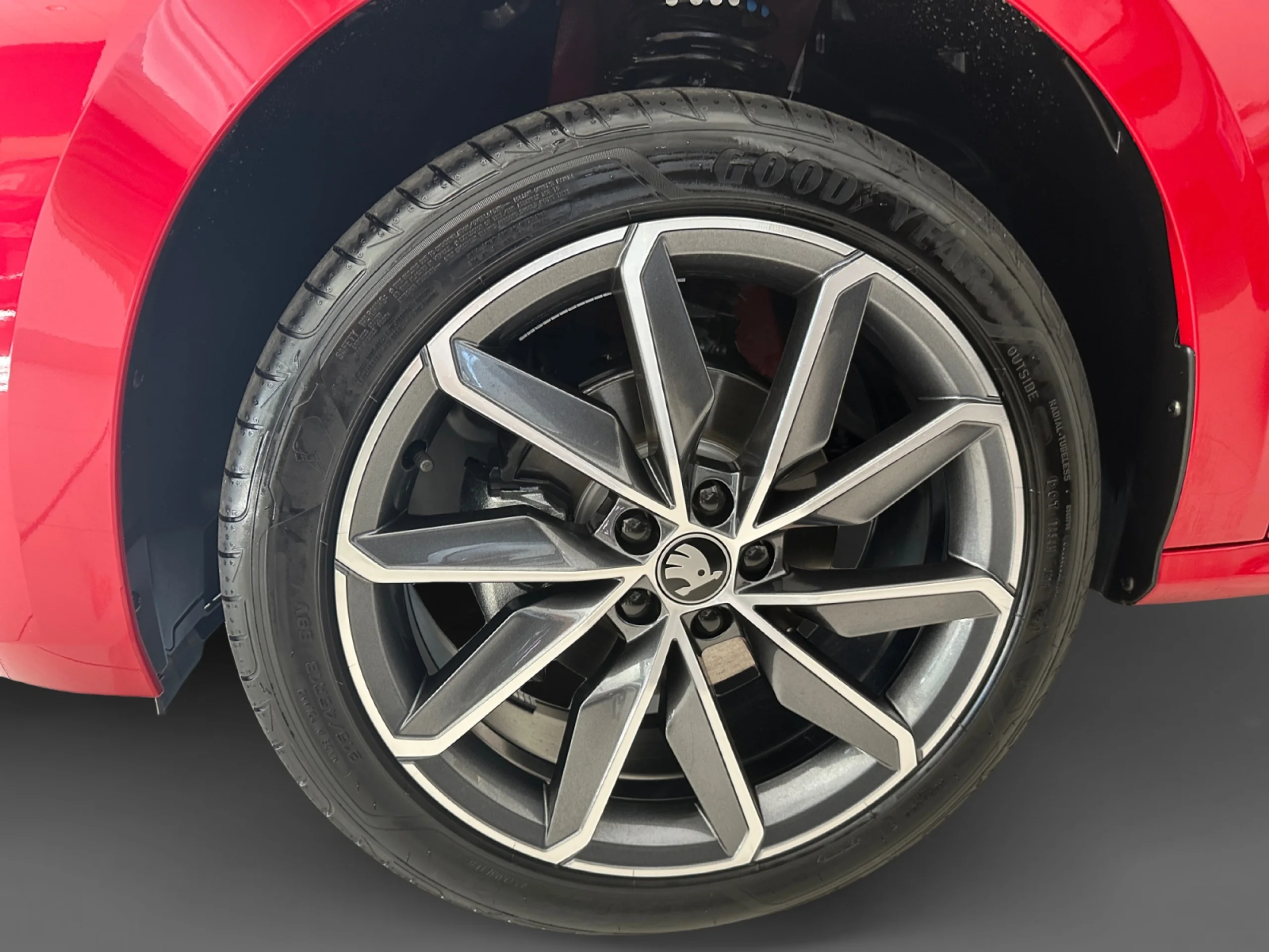 SKODA KAMIQ 1.0 TSI 85KW (115CV) PLUS - Foto 8