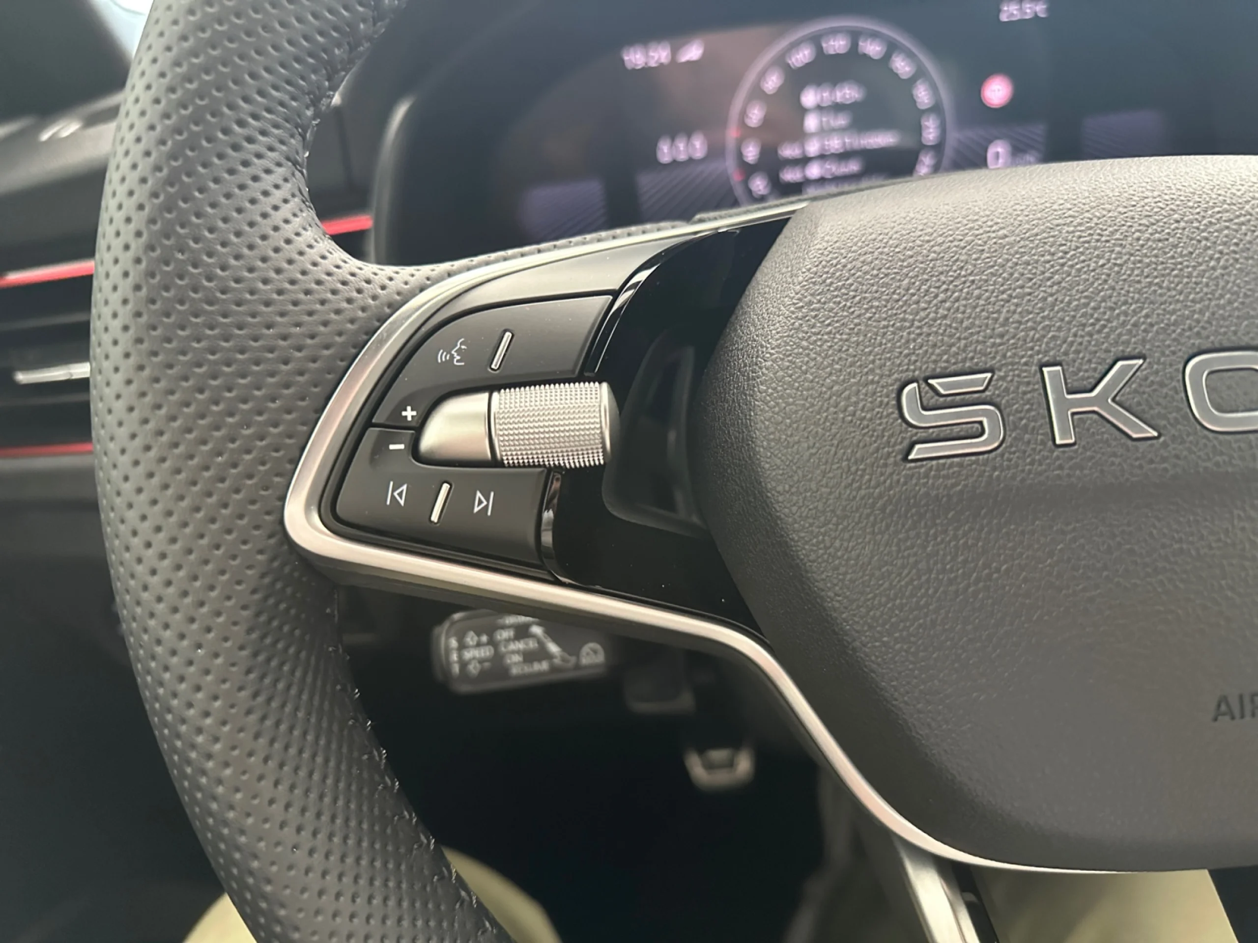 SKODA KAMIQ 1.0 TSI 85KW (115CV) PLUS - Foto 11