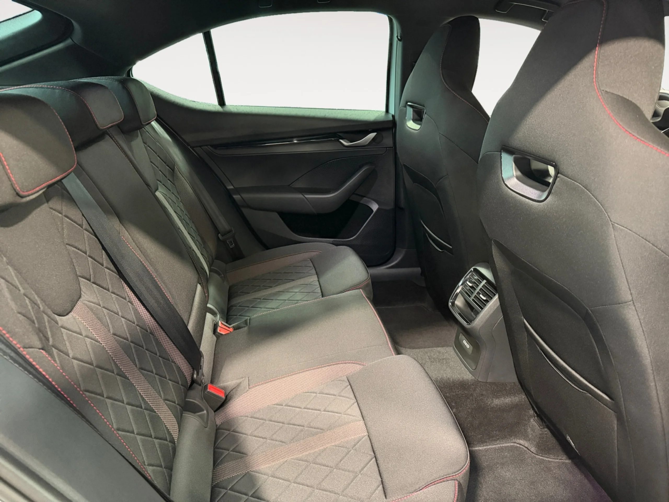 SKODA OCTAVIA 2.0 TSI 195 KW (265CV) DSG RS - Foto 6