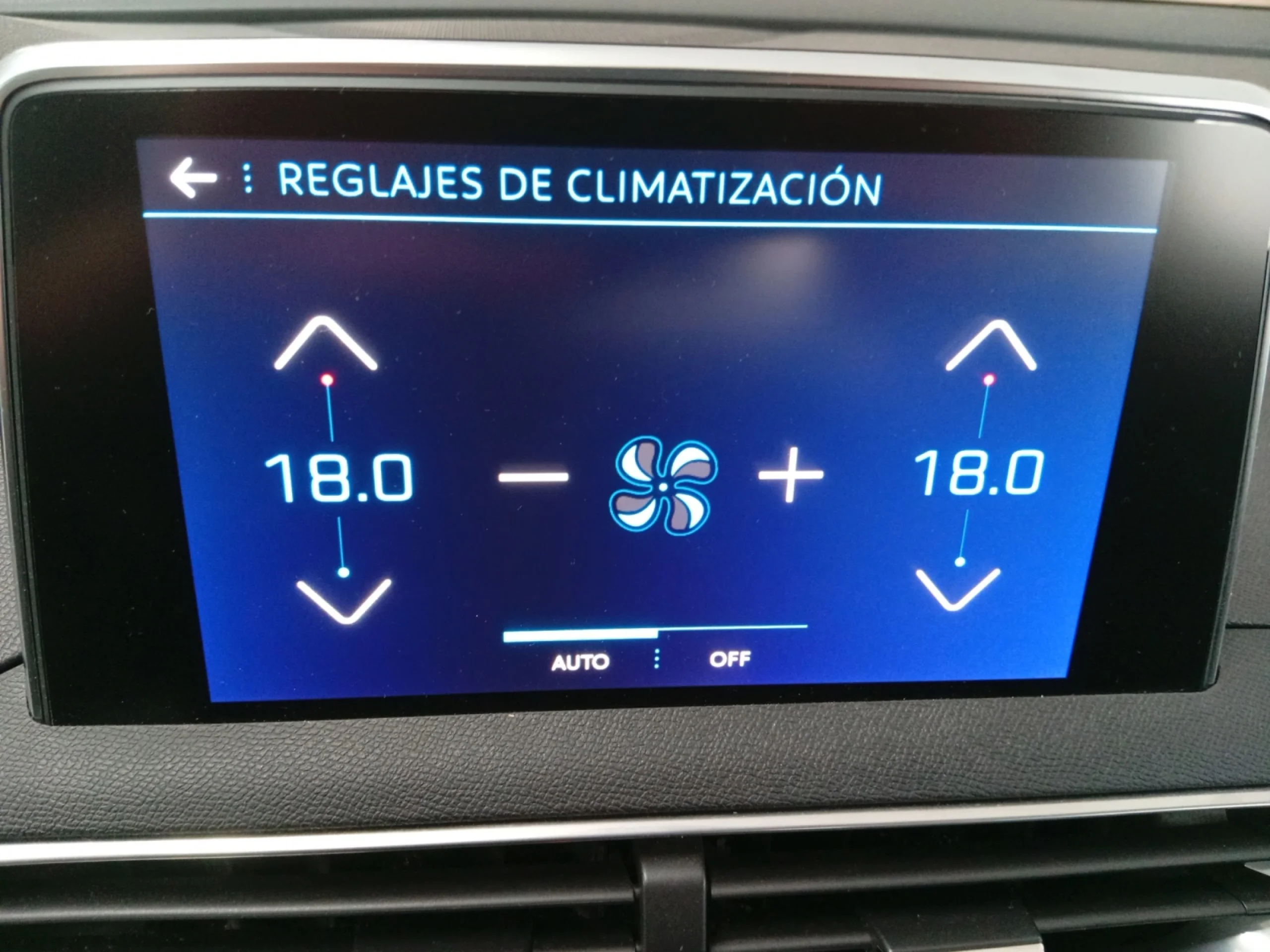 PEUGEOT 5008 ALLURE 1.6L BLUEHDI 88KW (120CV) S&S - Foto 14