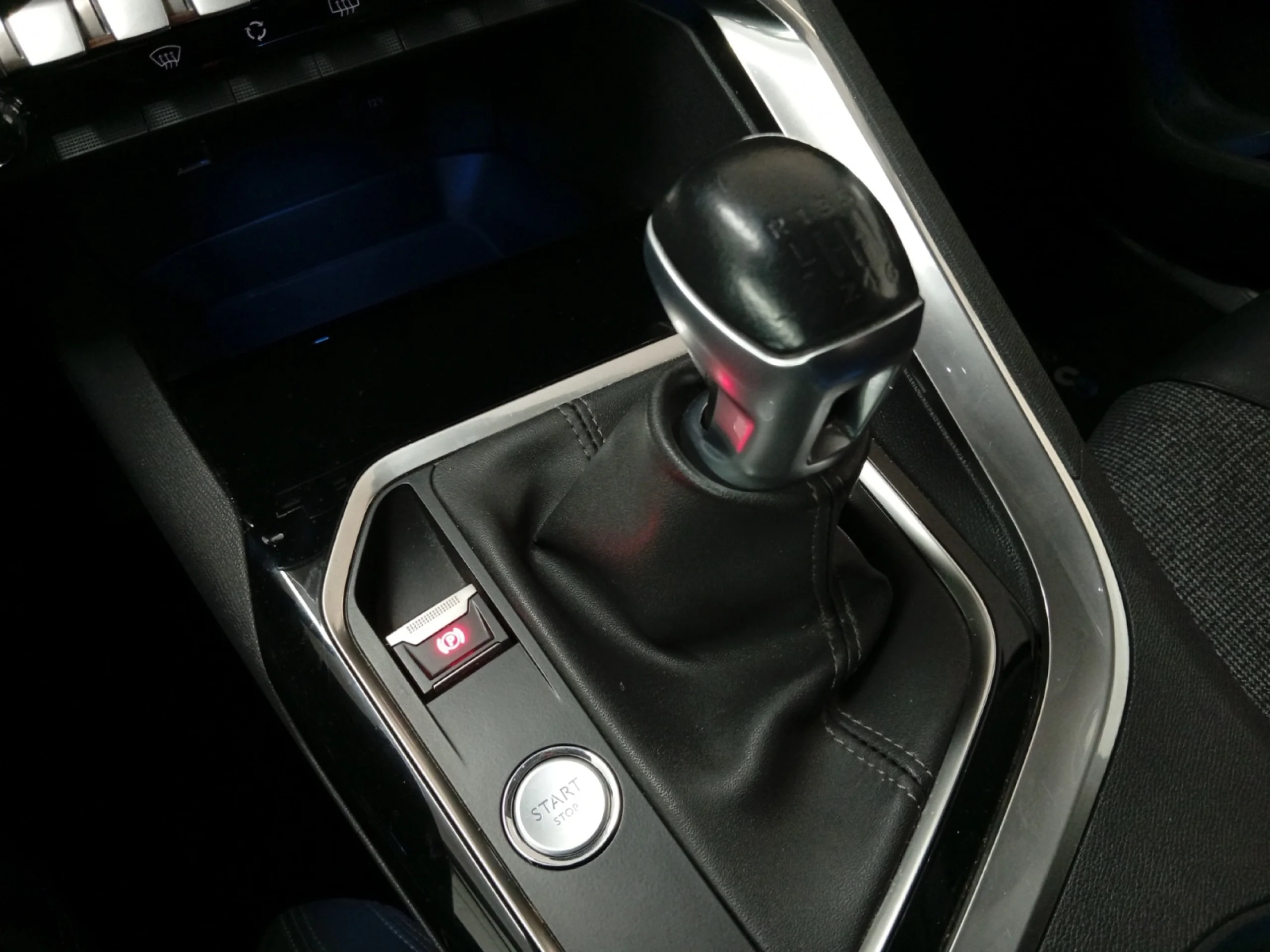 PEUGEOT 5008 ALLURE 1.6L BLUEHDI 88KW (120CV) S&S - Foto 17