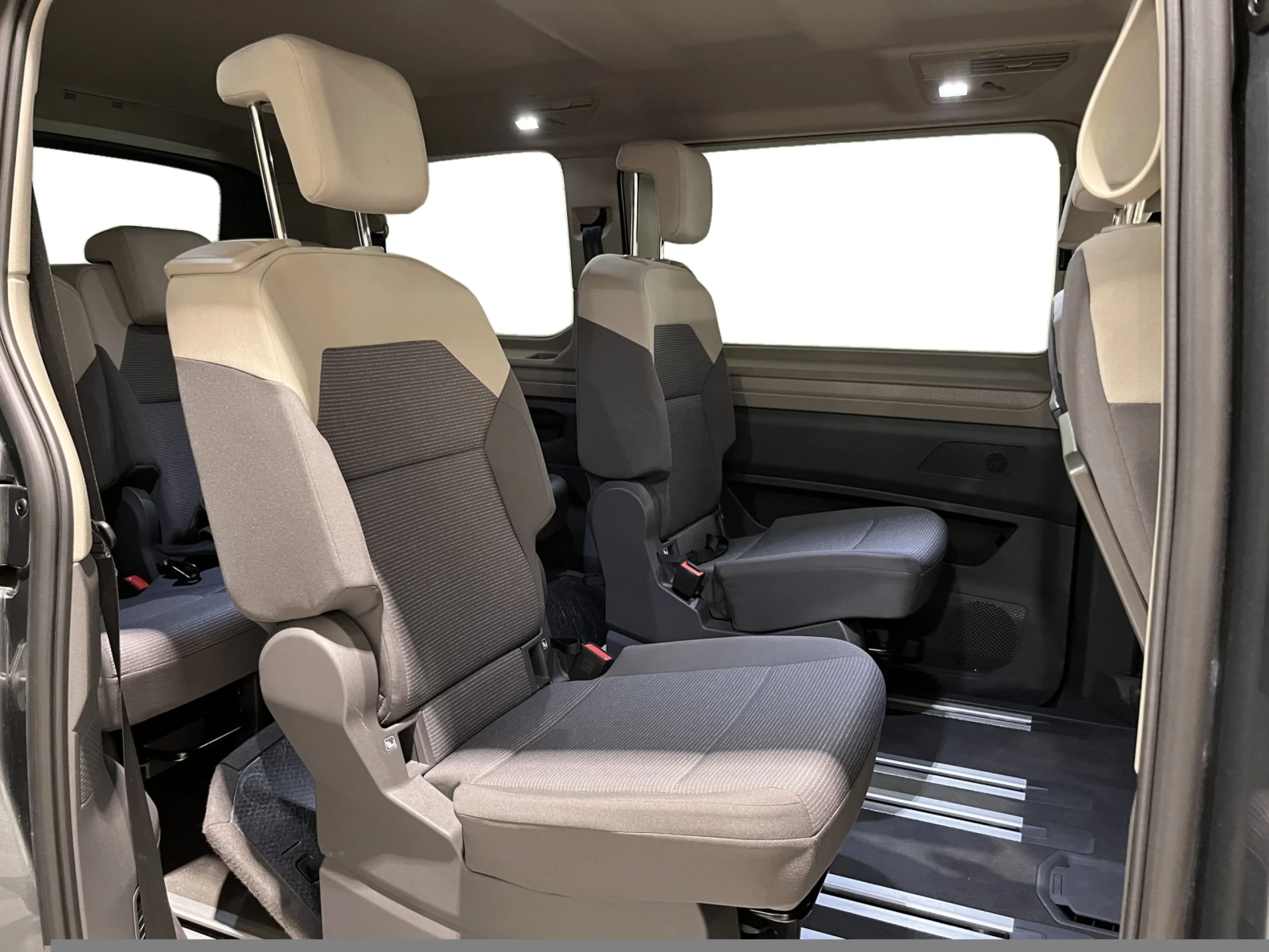 VOLKSWAGEN Multivan 1.5 EHYBRID 130 KW DSG 4M B.CORTA - Foto 6