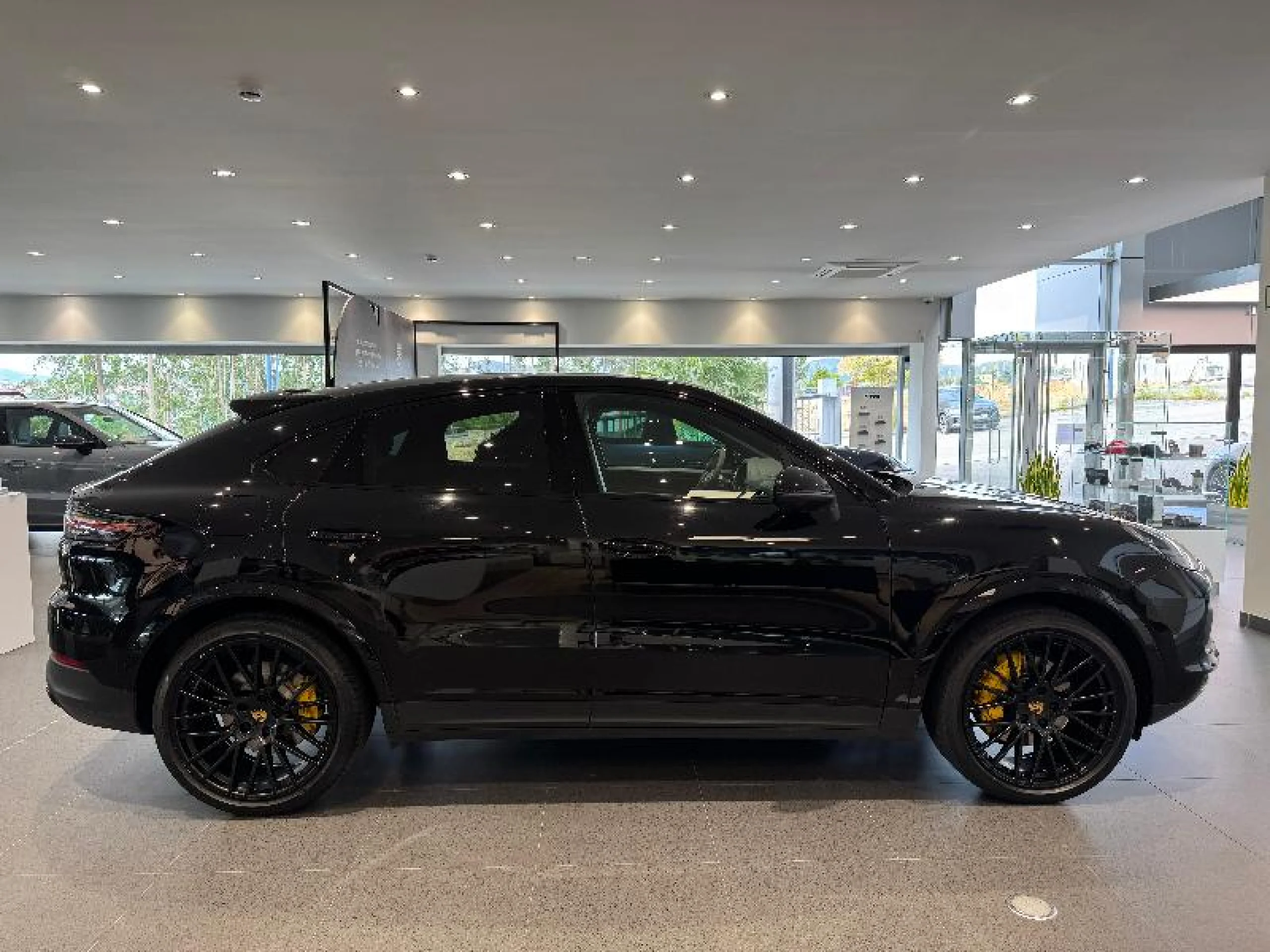 PORSCHE CAYENNE COUPE E HYBRID - Foto 6