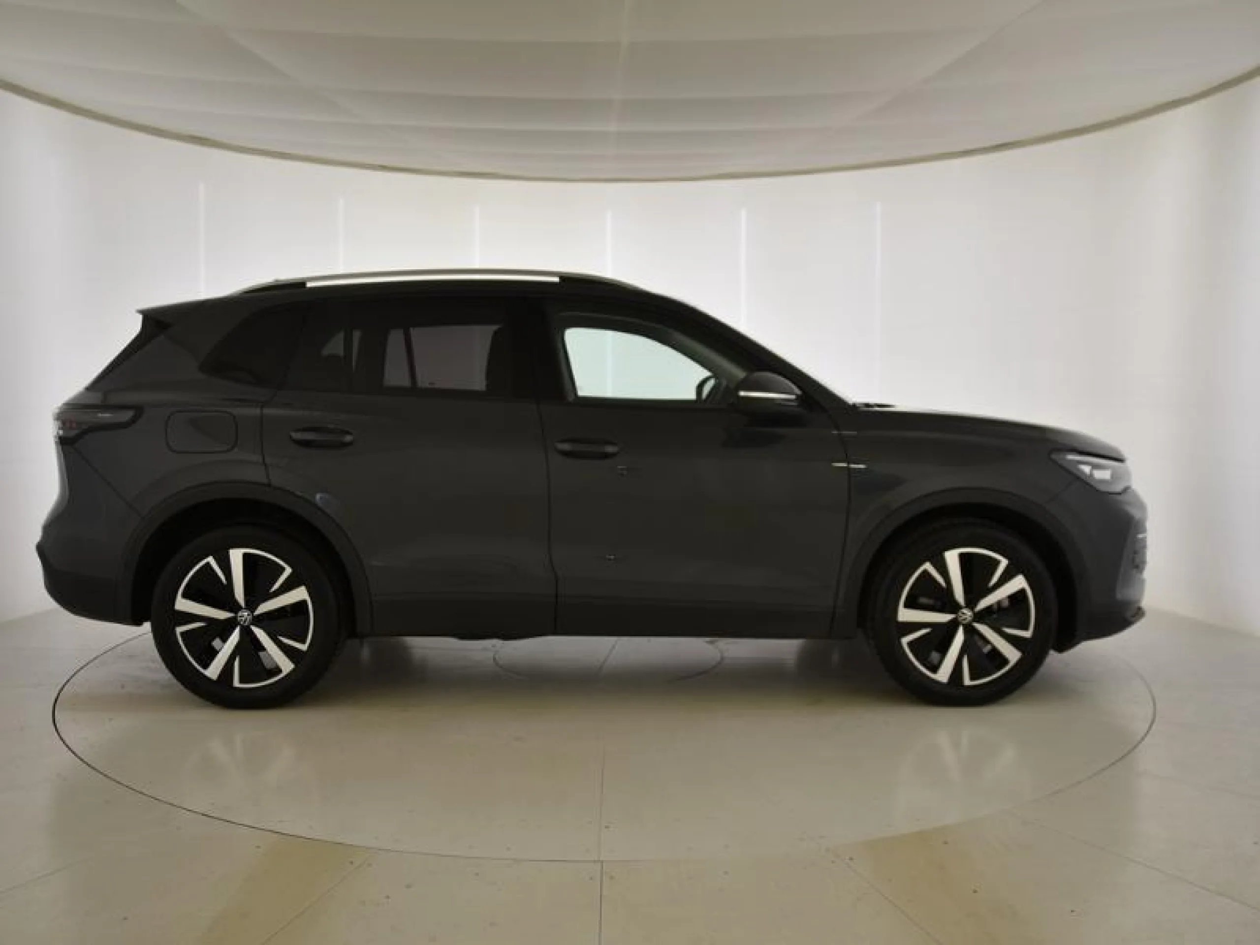 VOLKSWAGEN TIGUAN LIFE 2.0 TDI 110KW (150CV) DSG - Foto 3