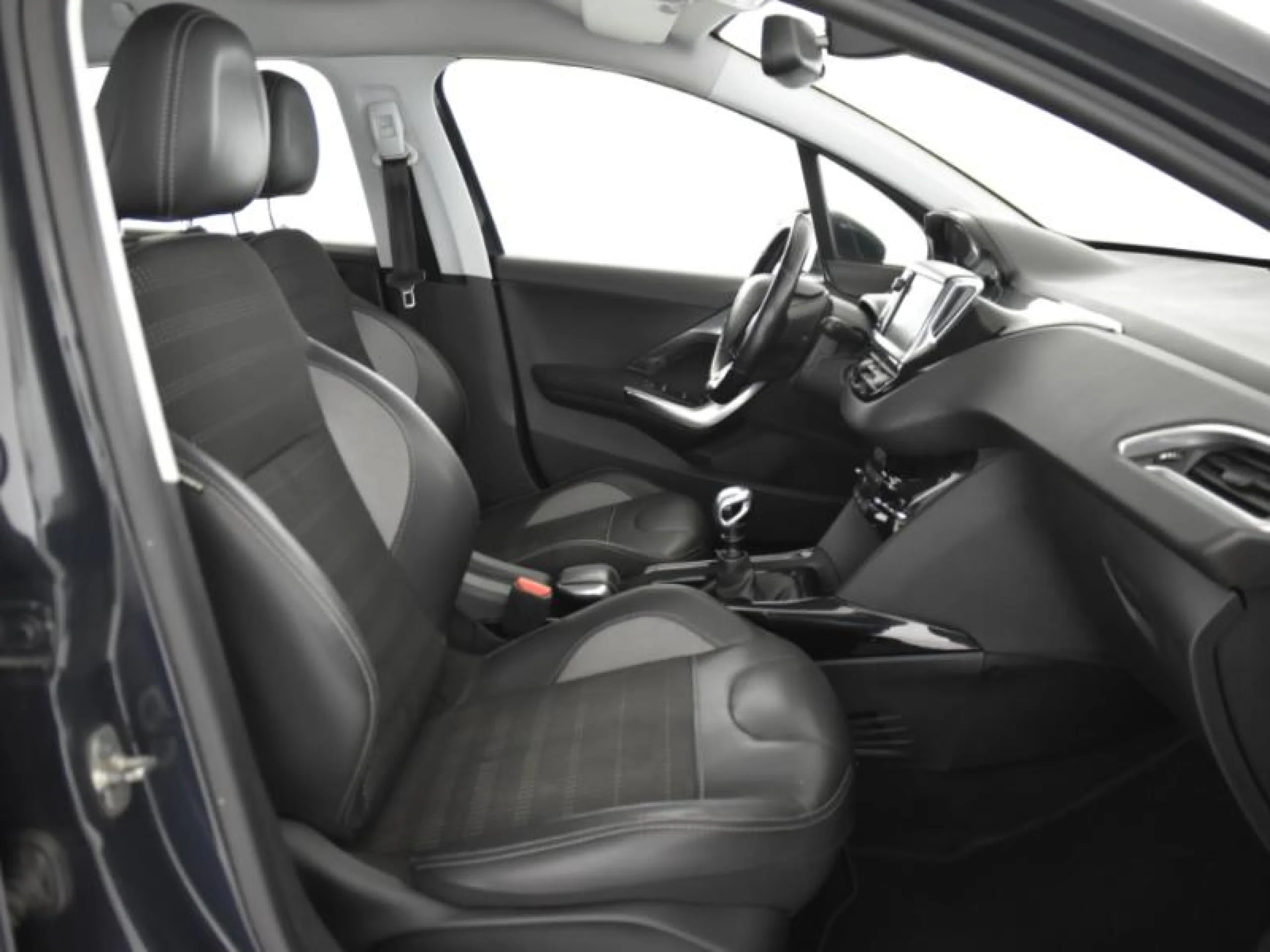 PEUGEOT 2008 ALLURE BLUEHDI 73KW (100CV) S&S - Foto 5