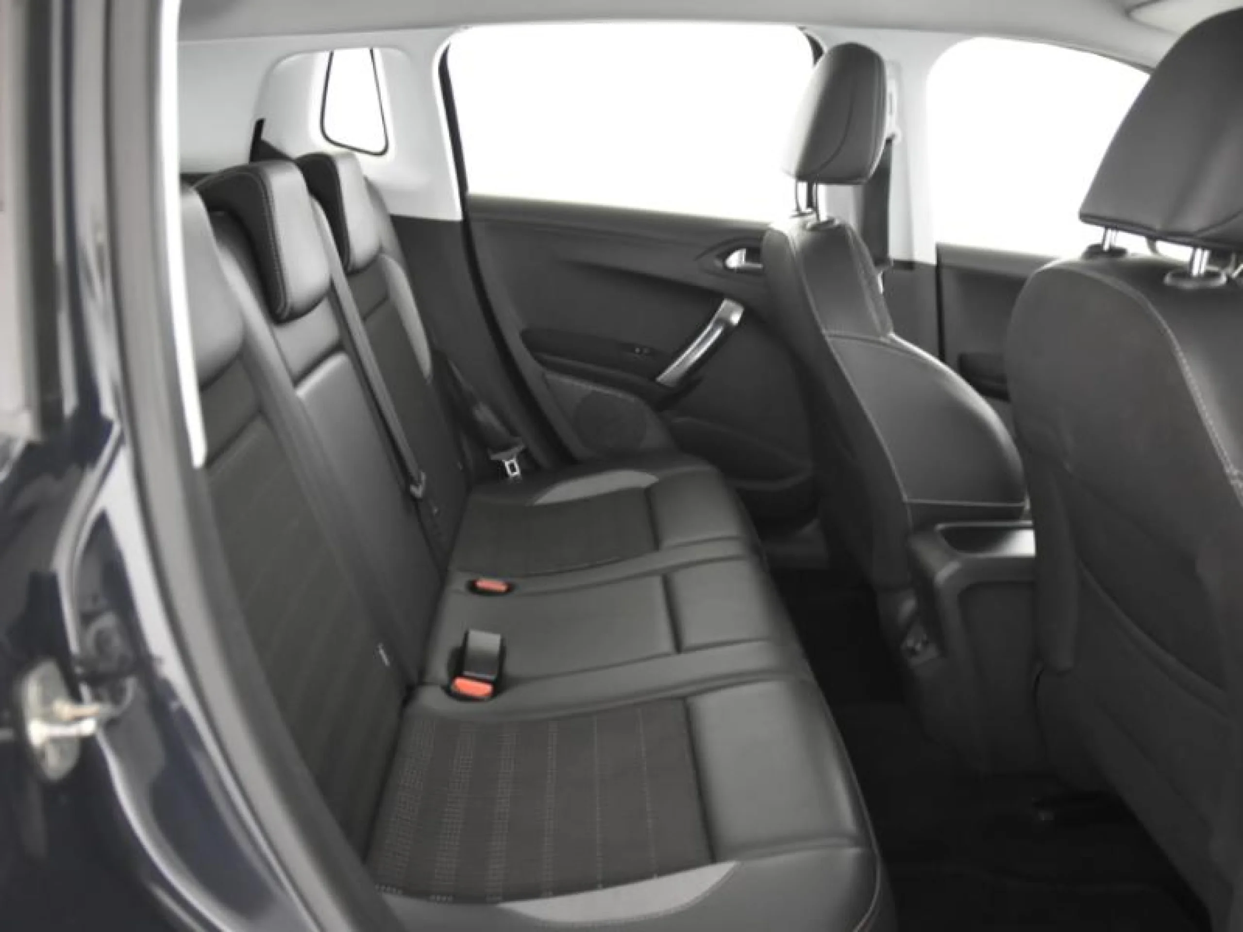 PEUGEOT 2008 ALLURE BLUEHDI 73KW (100CV) S&S - Foto 6