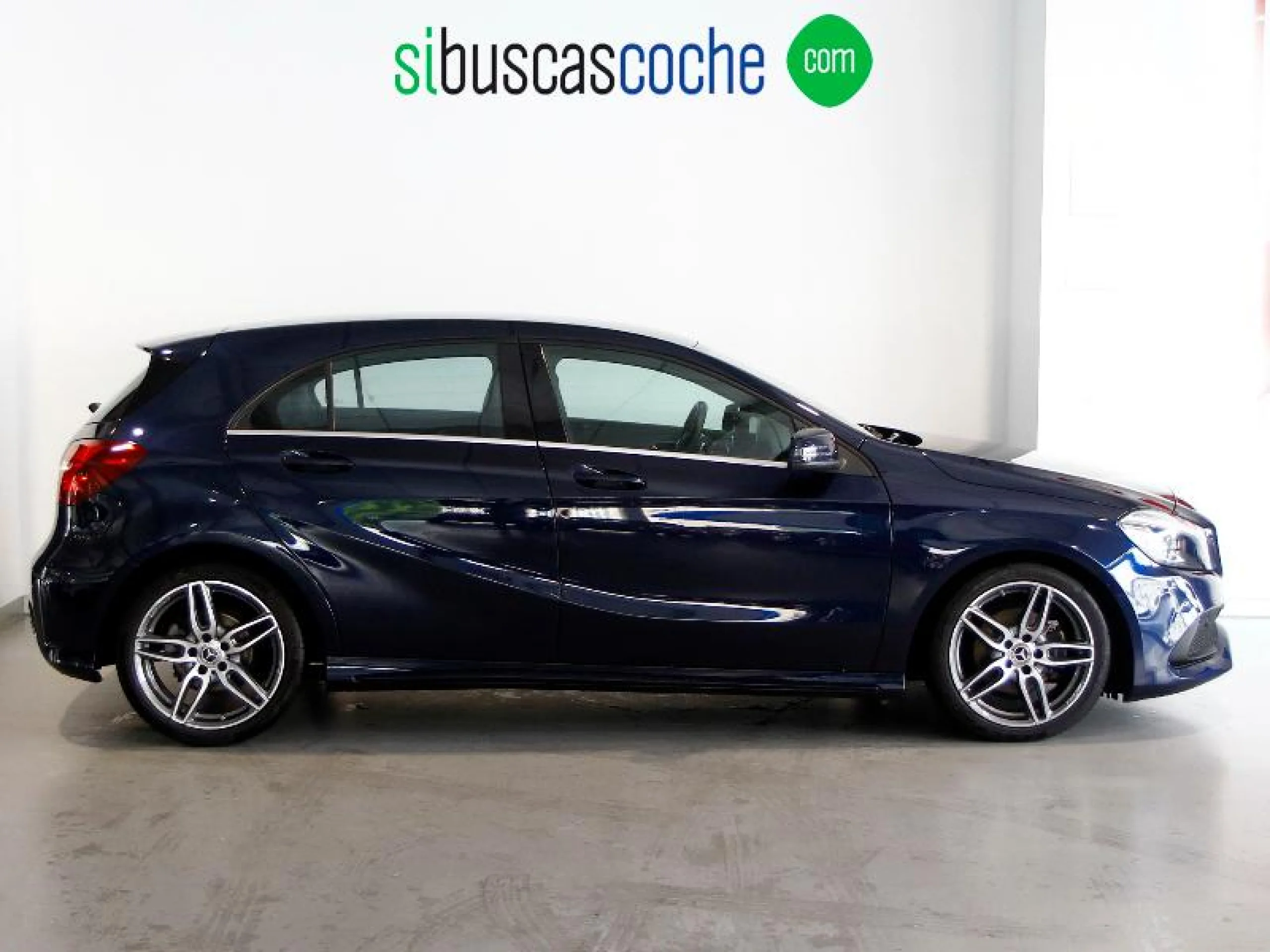 MERCEDES-BENZ CLASE A A 200 D AMG LINE - Foto 3