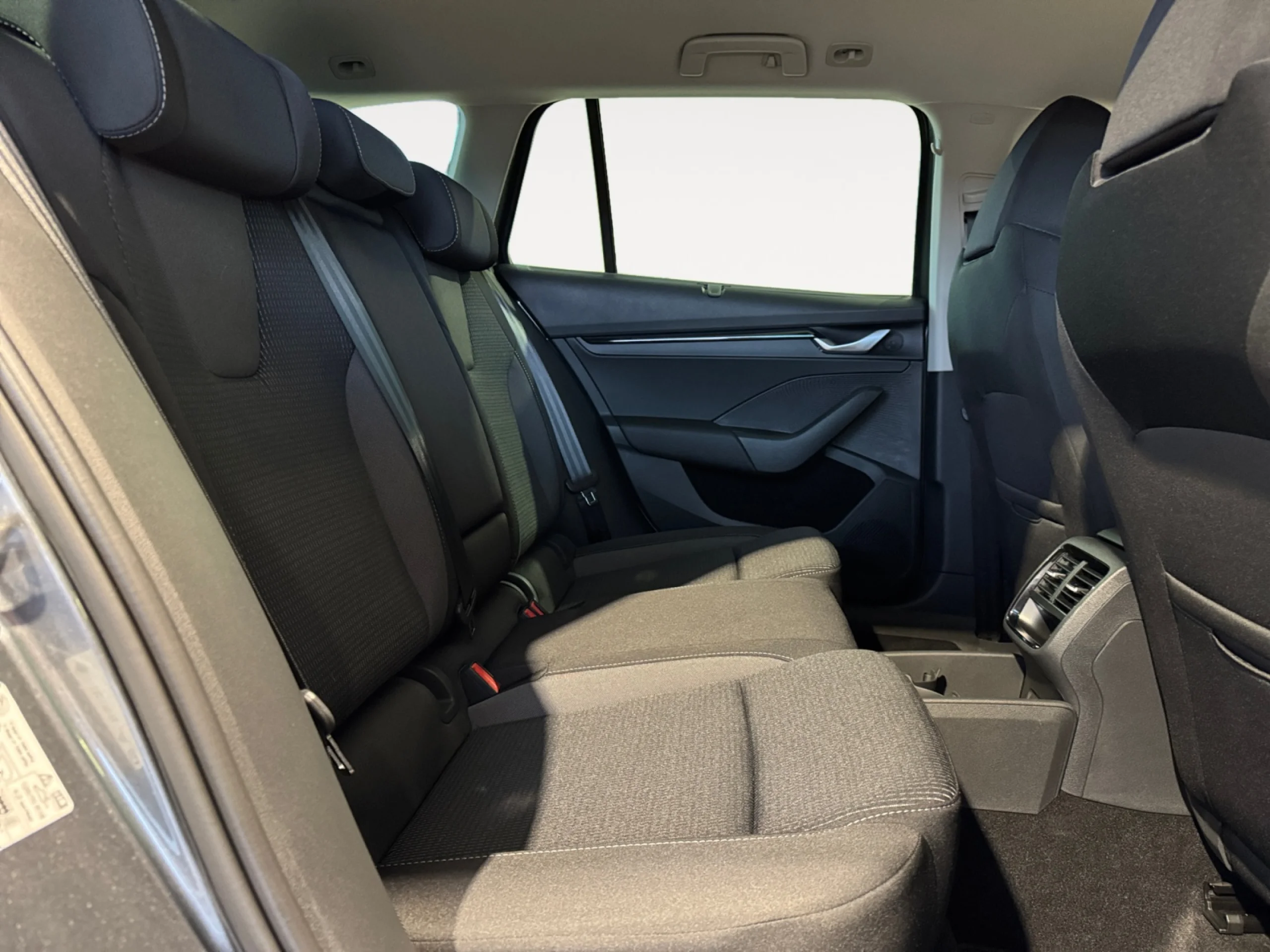 SKODA OCTAVIA COMBI 1.5 TSI 110KW DSG M HEV SELECTION - Foto 6