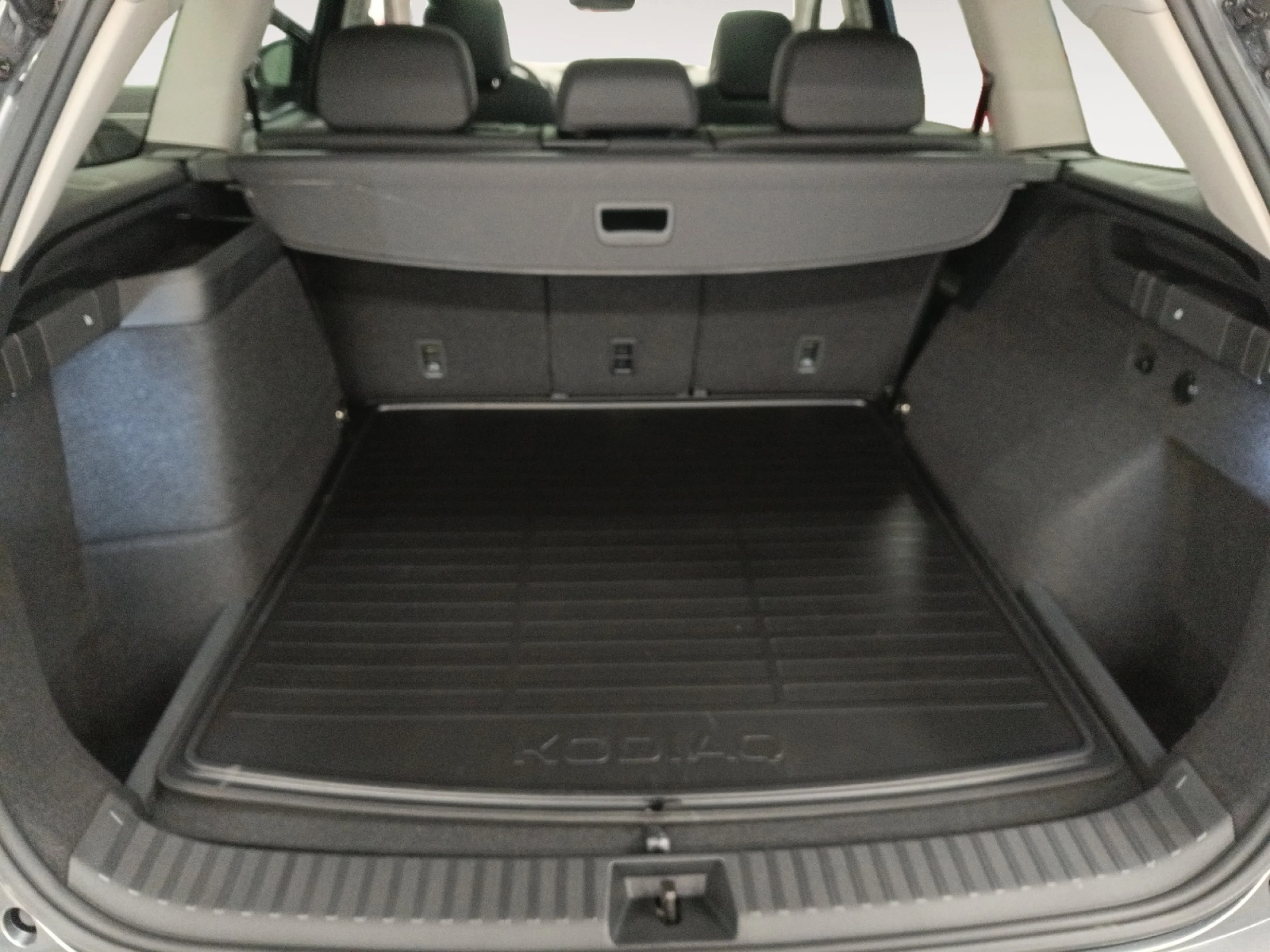 SKODA KODIAQ KODIAQ DESIGN 1,5 TSI IV 150 KW (204 CV) DSG 6 VEL. - Foto 8