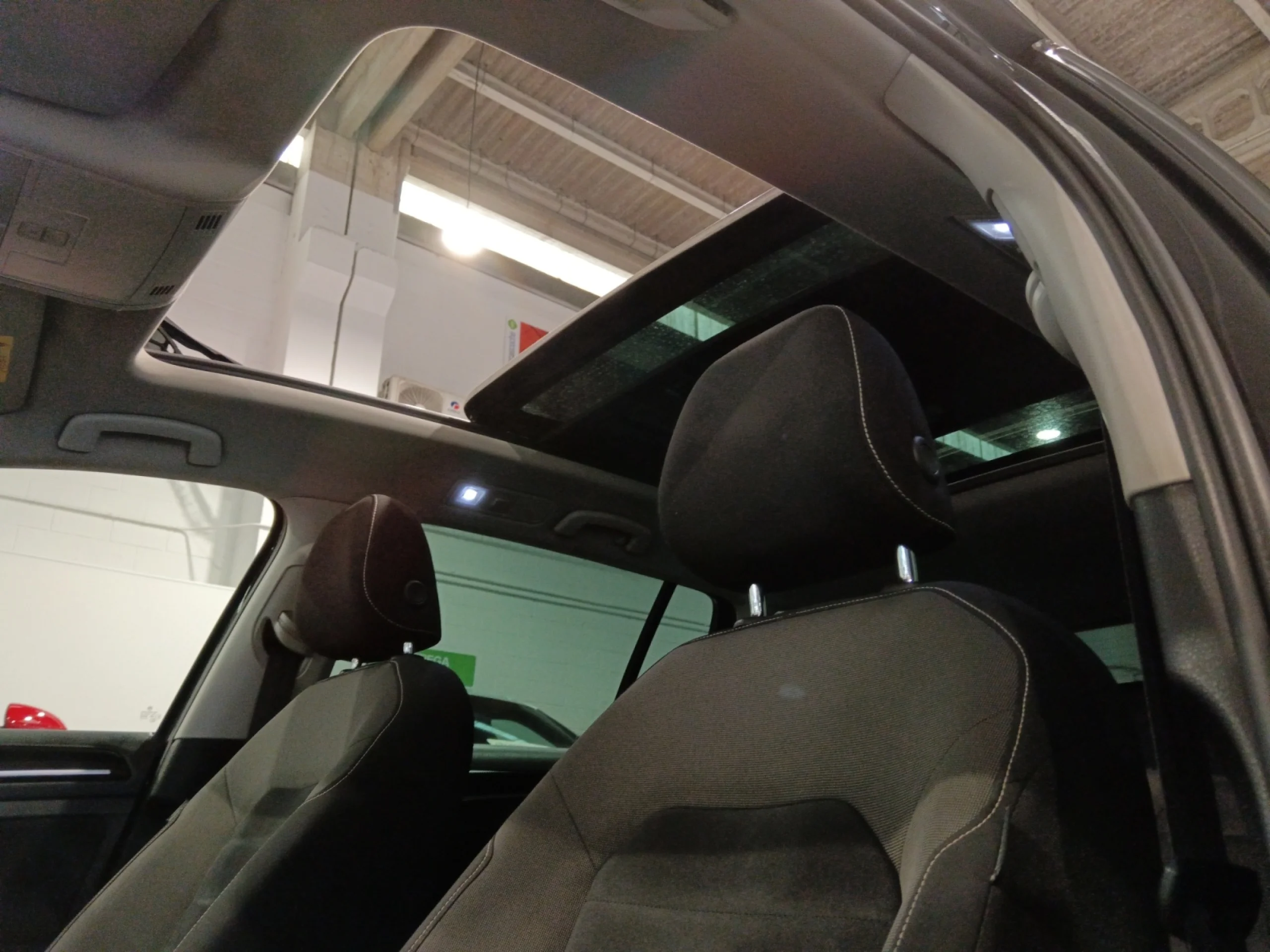 VOLKSWAGEN GOLF VARIANT SPORT 1.6 TDI 105CV BMT - Foto 16