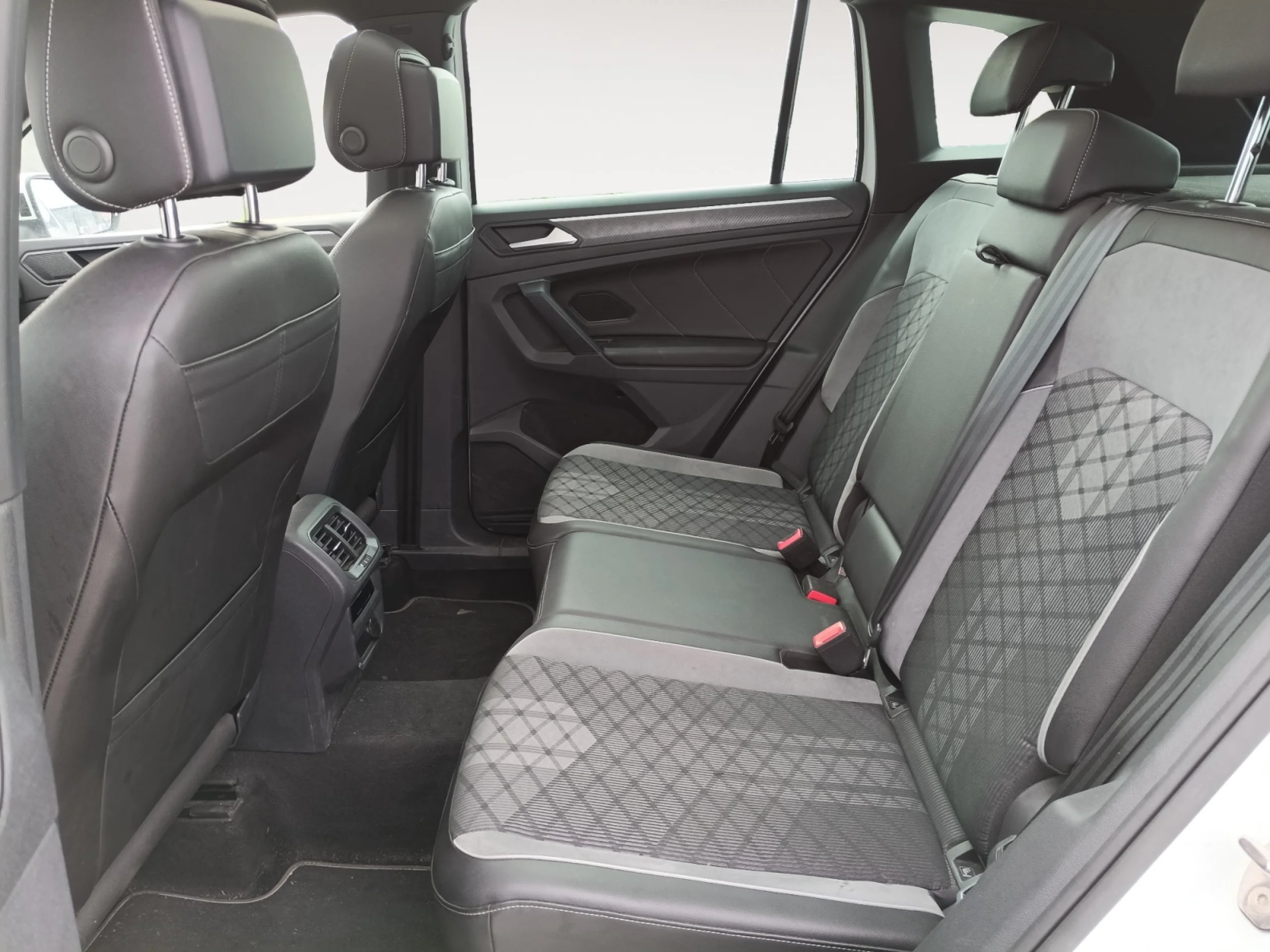 VOLKSWAGEN TIGUAN R LINE 2.0 TDI 110KW (150CV) DSG 4MOTION - Foto 6