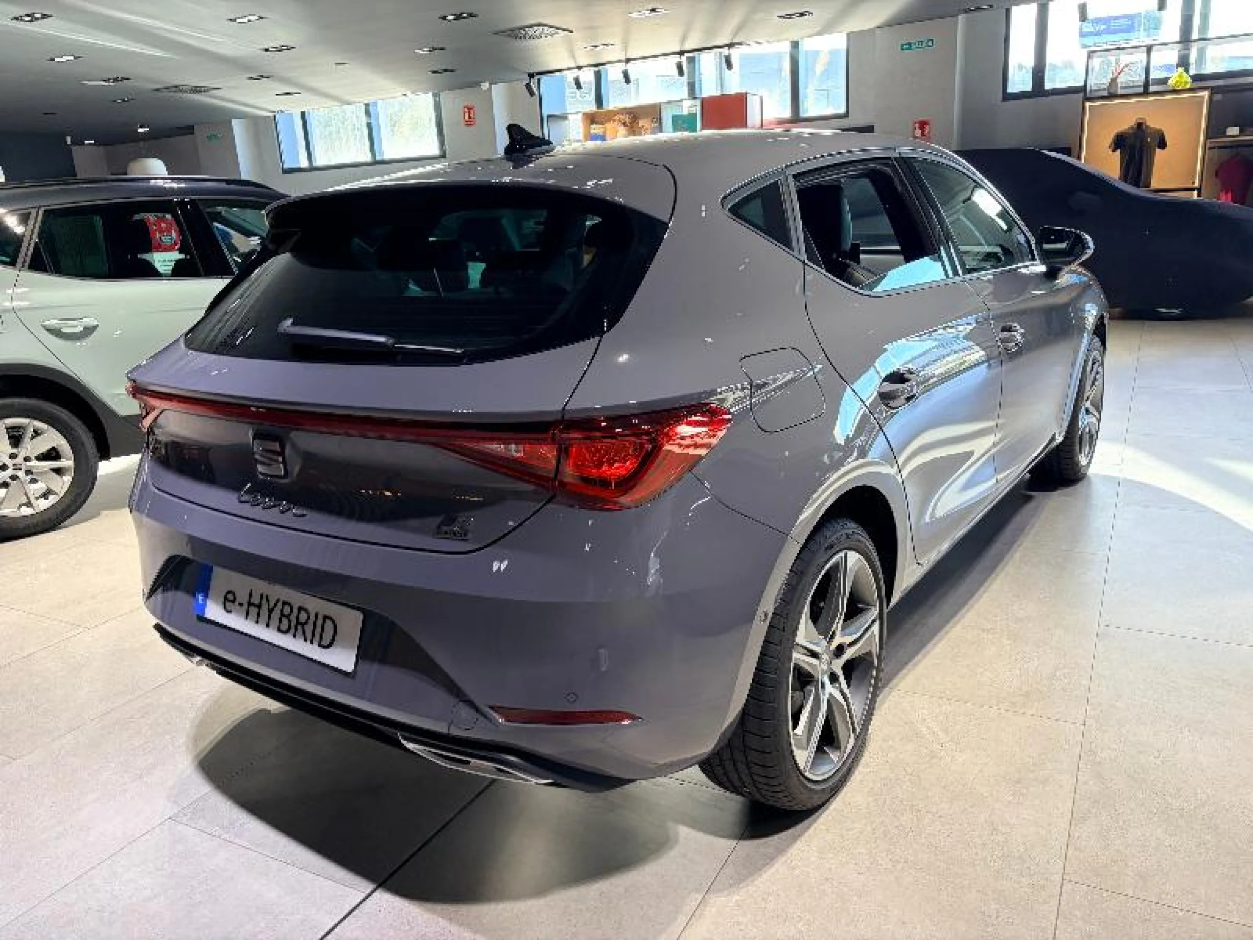 SEAT LEON 1.5 TSI E HYBRID 150KW DSG 6 FR XL - Foto 3