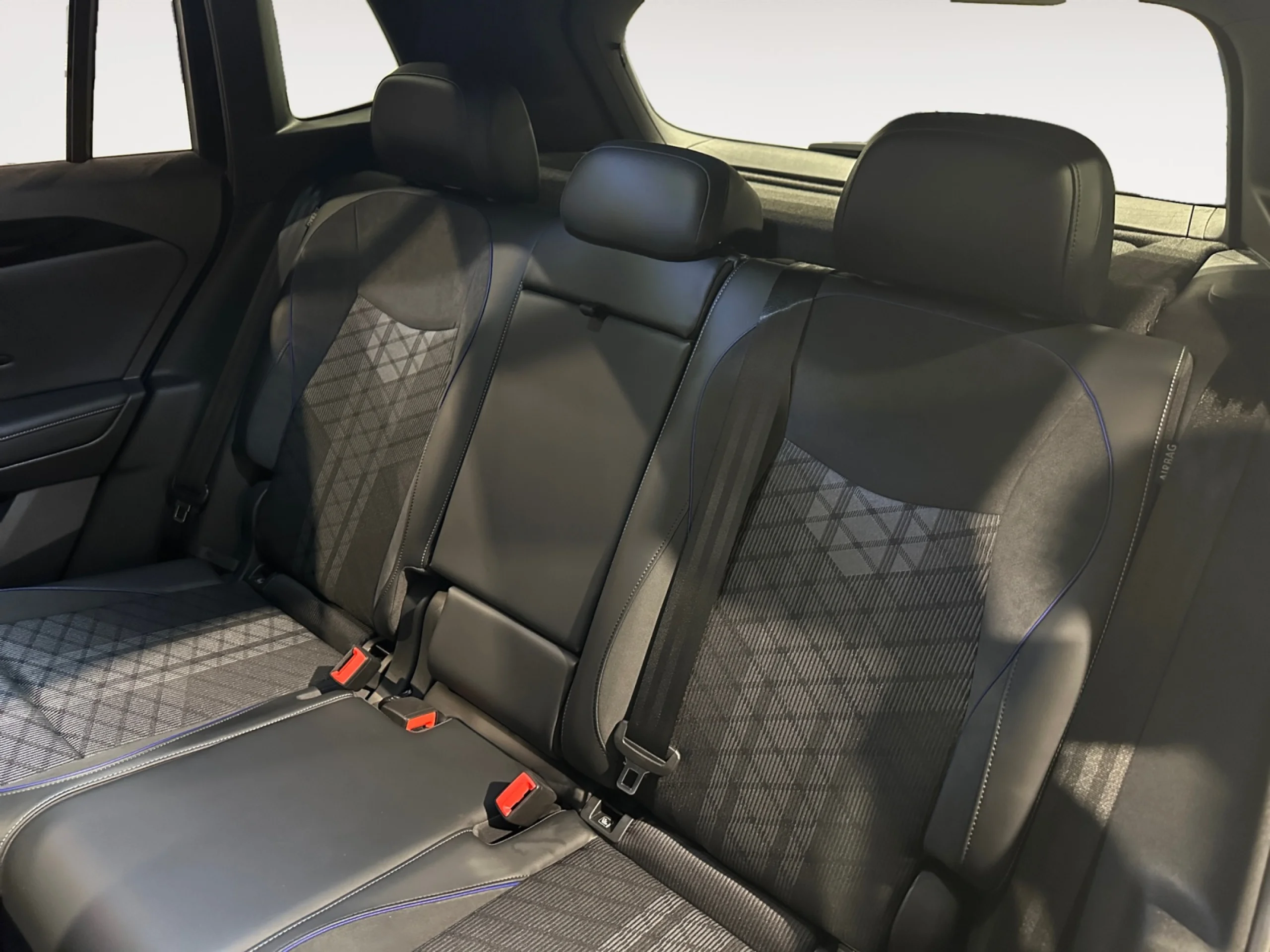 VOLKSWAGEN TIGUAN R LINE 2.0 TDI 142KW (193CV) DSG 4MOTION - Foto 6