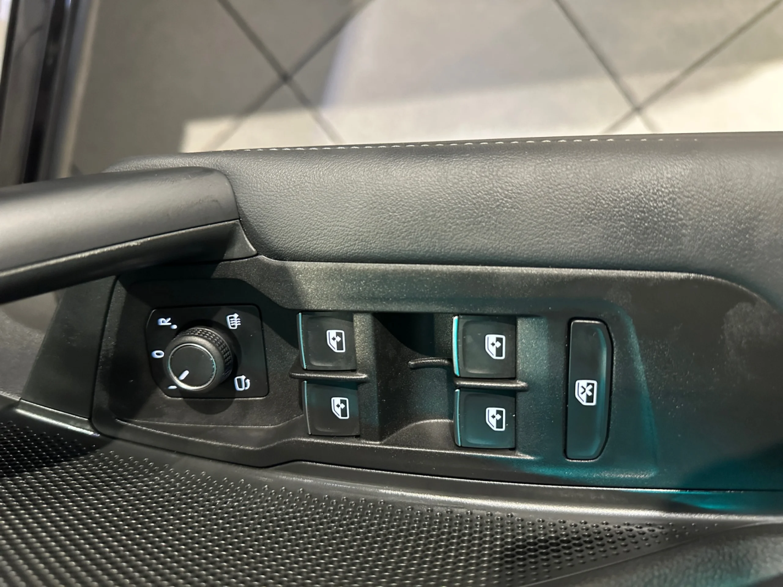 VOLKSWAGEN TIGUAN R LINE 2.0 TDI 142KW (193CV) DSG 4MOTION - Foto 14