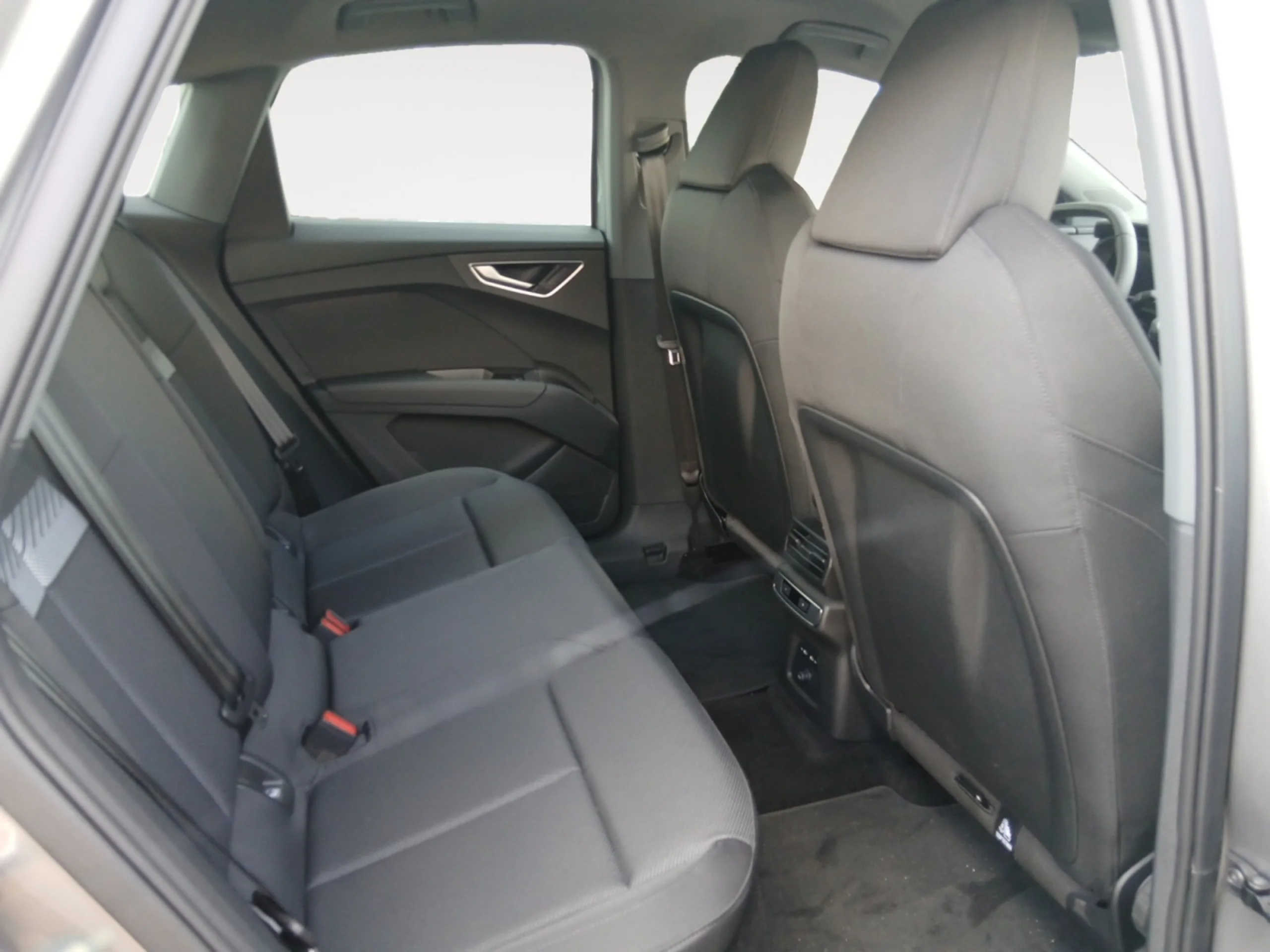 AUDI Q4 SPORTBACK GENUINE EDITION 45 E TRON 210KW 82KWH - Foto 6