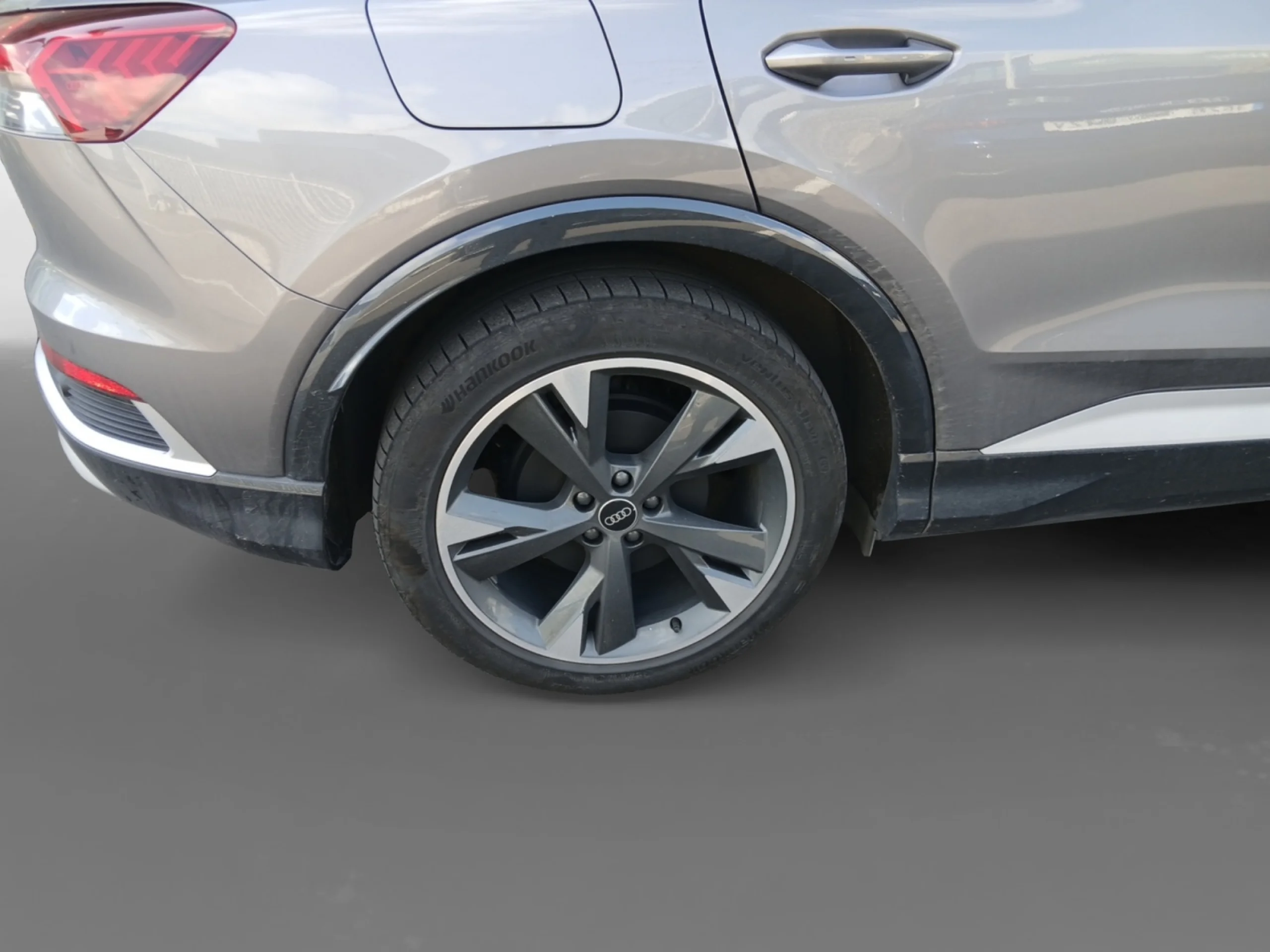 AUDI Q4 SPORTBACK GENUINE EDITION 45 E TRON 210KW 82KWH - Foto 8