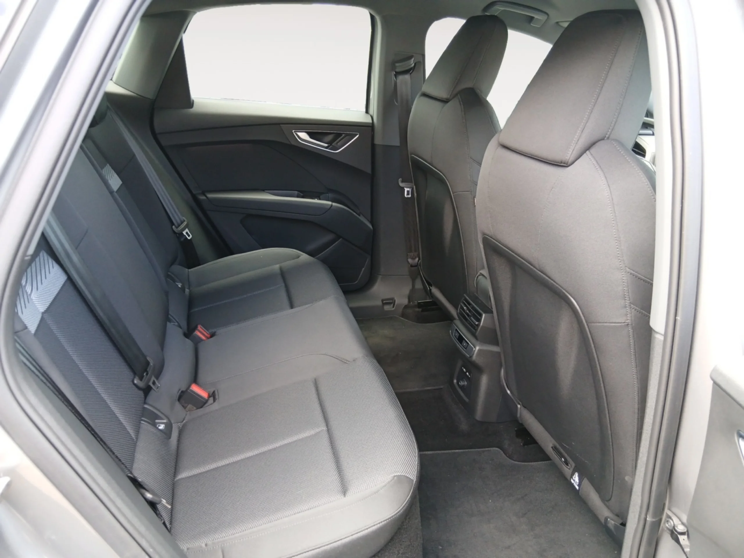AUDI Q4 SPORTBACK GENUINE EDITION 45 E TRON 210KW 82KWH - Foto 6