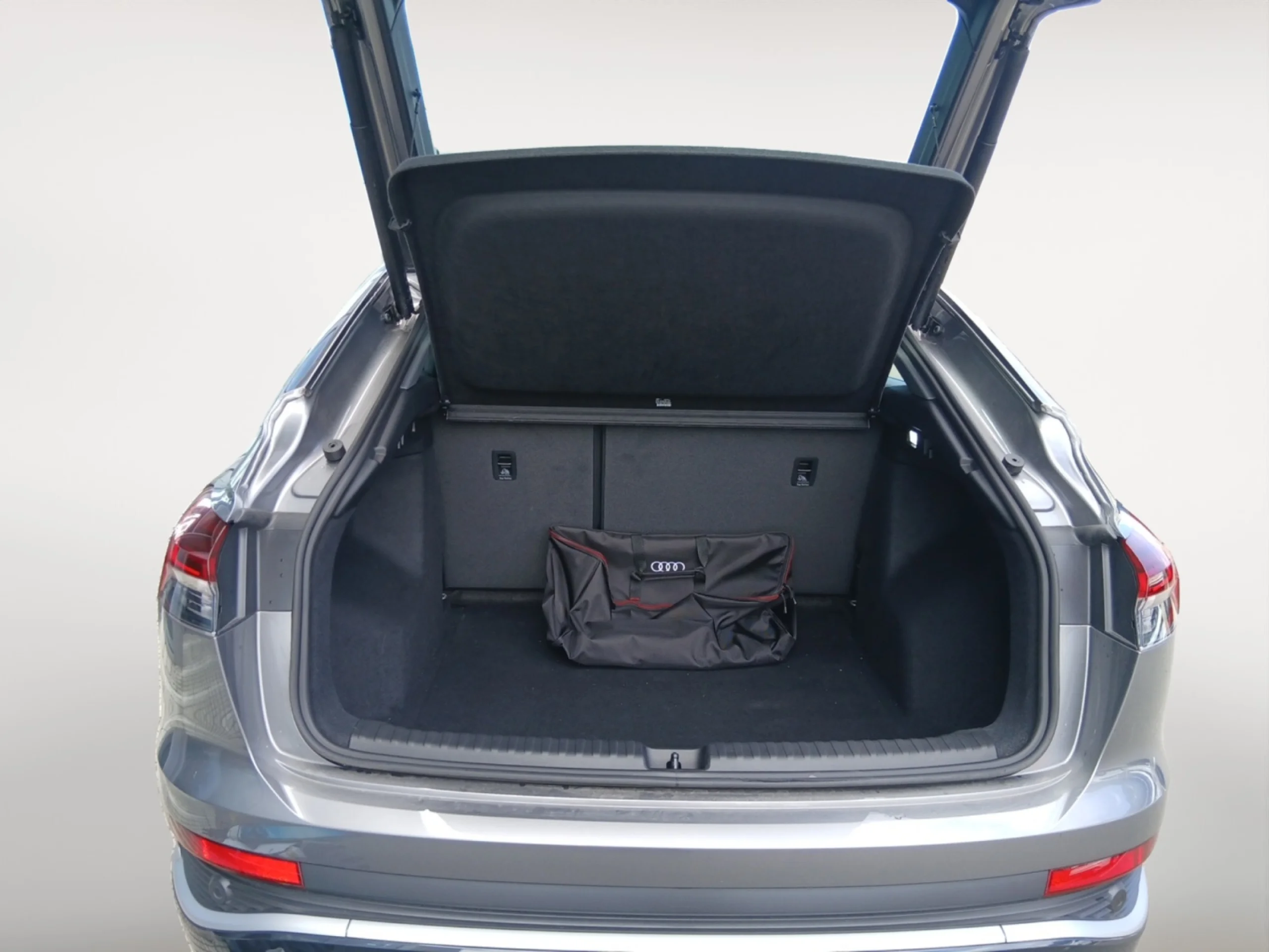 AUDI Q4 SPORTBACK GENUINE EDITION 45 E TRON 210KW 82KWH - Foto 7