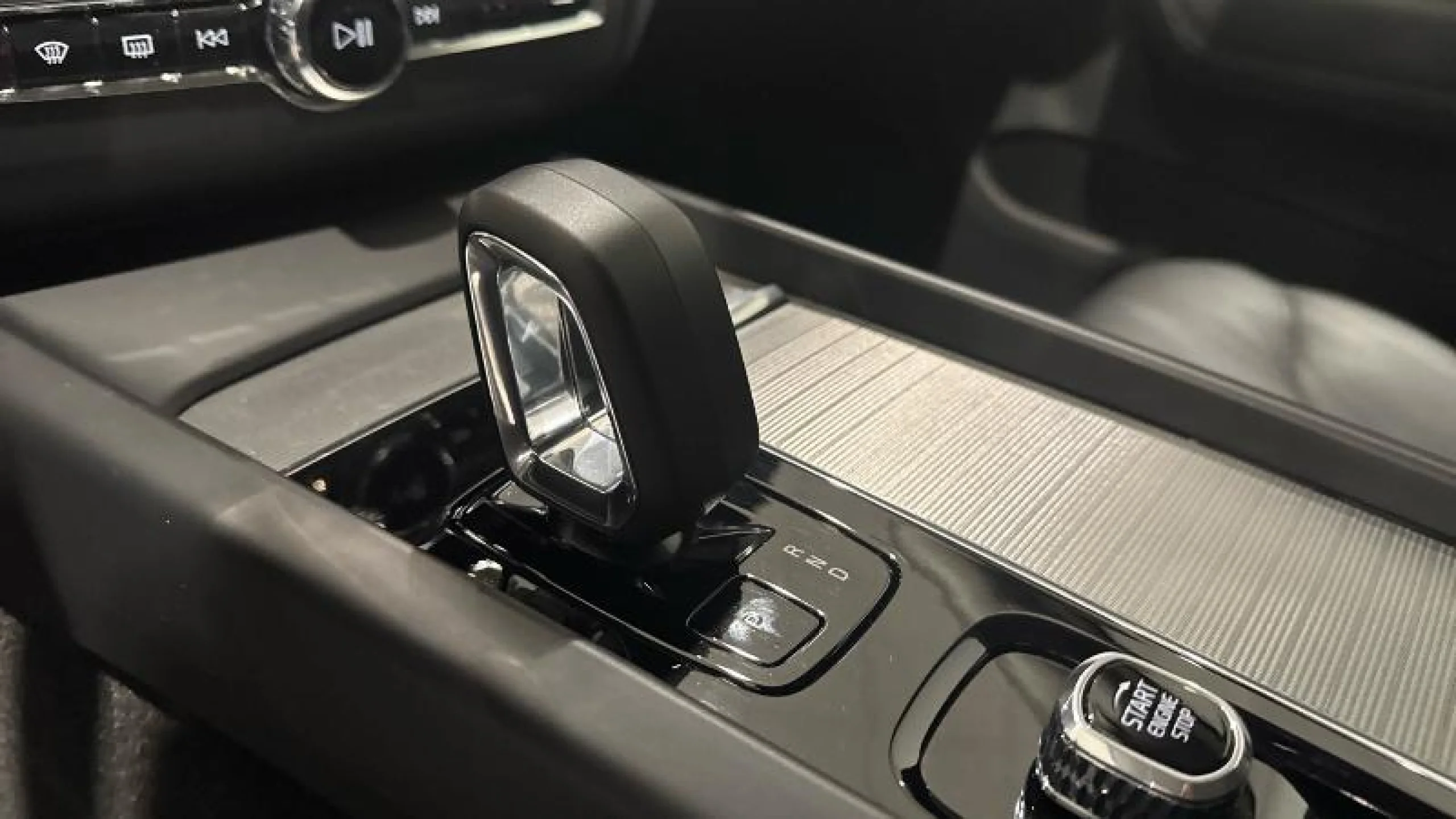 VOLVO XC60 2.0 B4 D CORE AUTO - Foto 16