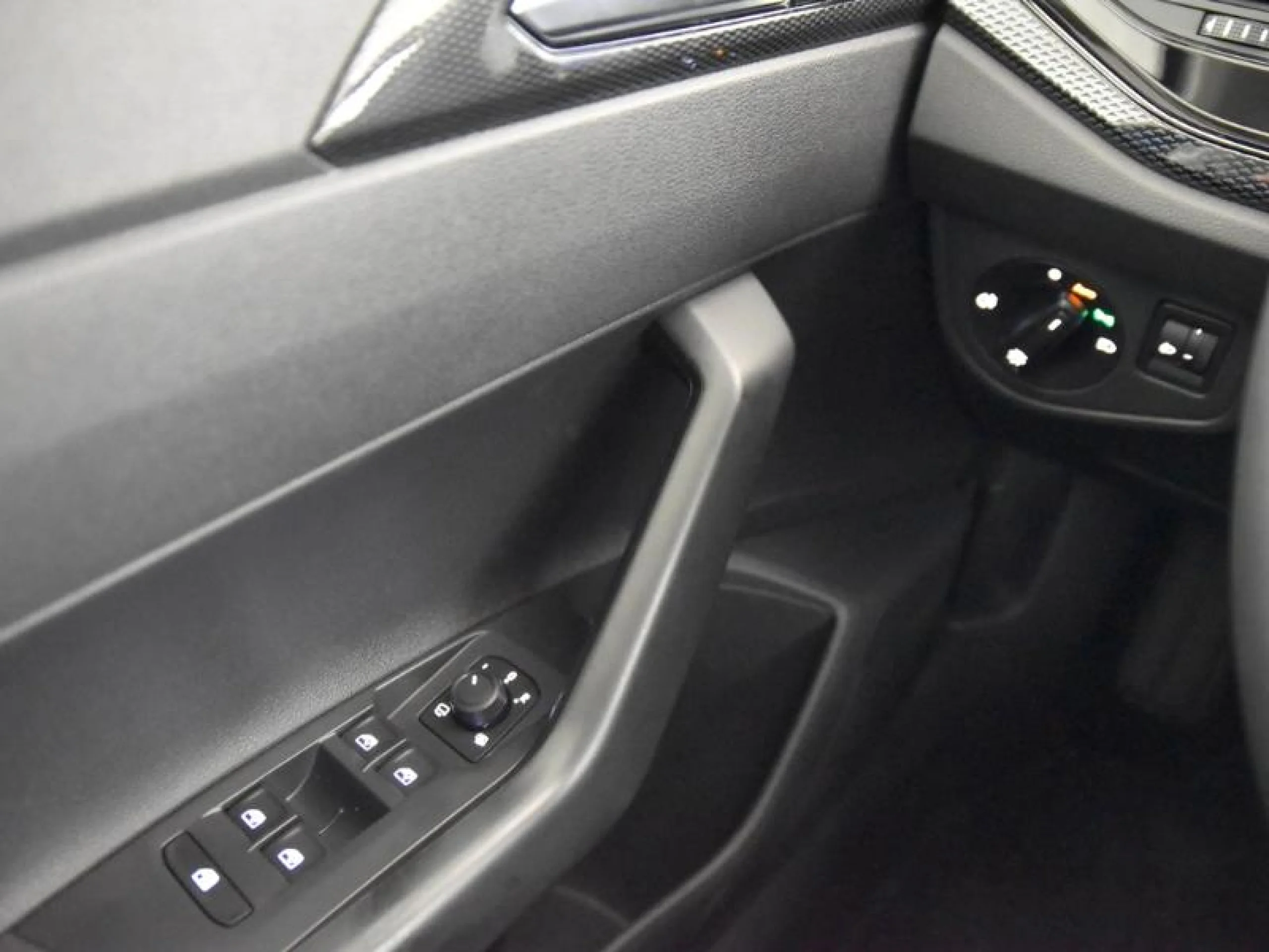 VOLKSWAGEN POLO POLO MÁS 1.0 TSI 70 KW (95 CV)  5 VEL. - Foto 16