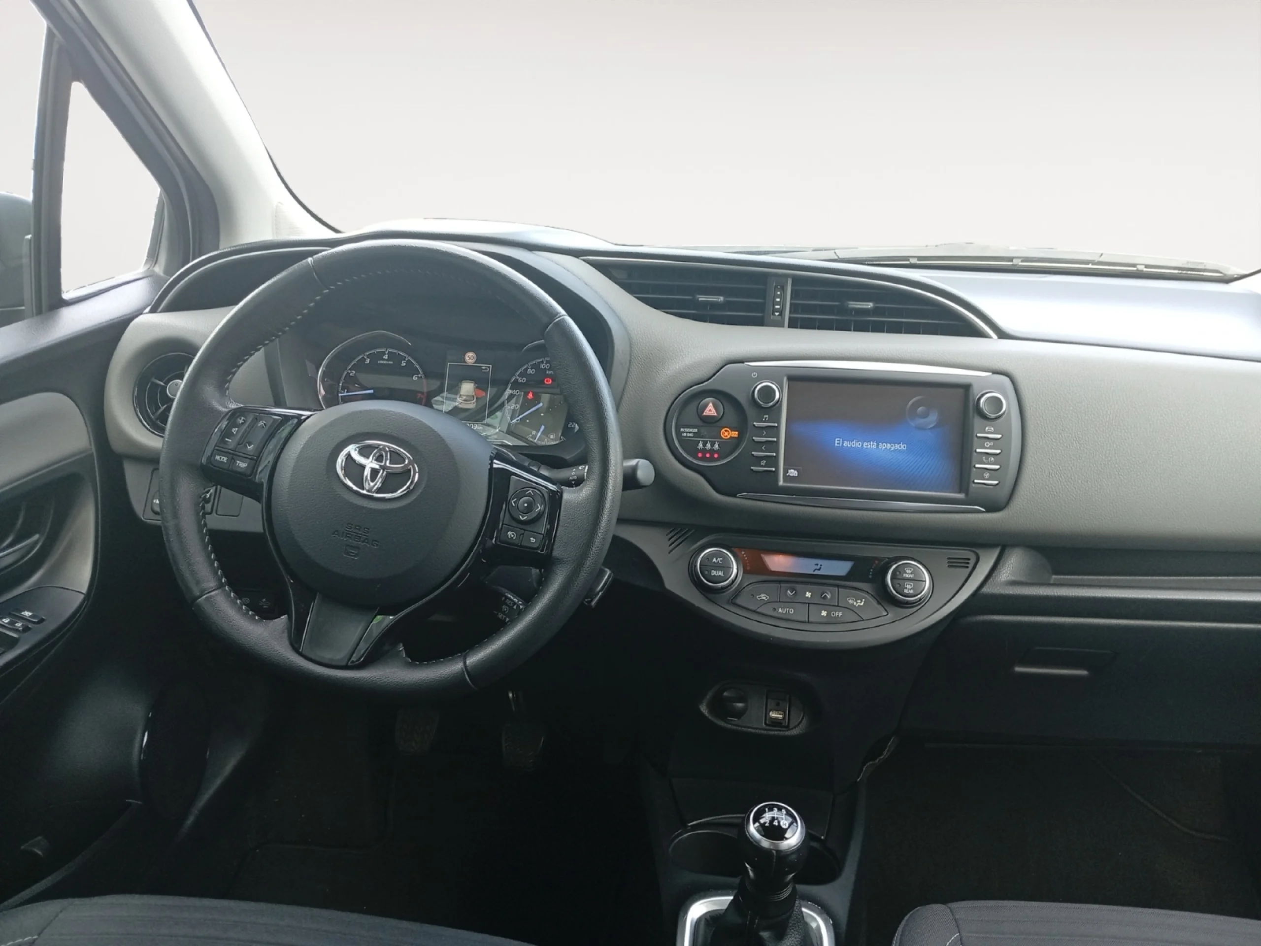 TOYOTA Yaris 1.0 70 ACTIVE - Foto 4
